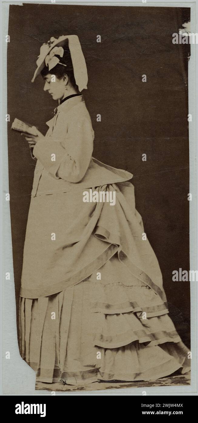Modello V. de F... 1870-1875. Fotografia anonima. Galliera, museo della moda della città di Parigi. 60251-19 accessori, falsificazione, donna, moda femminile, modella, secondo impero, xix secolo, cappello, vestito, toilette Foto Stock