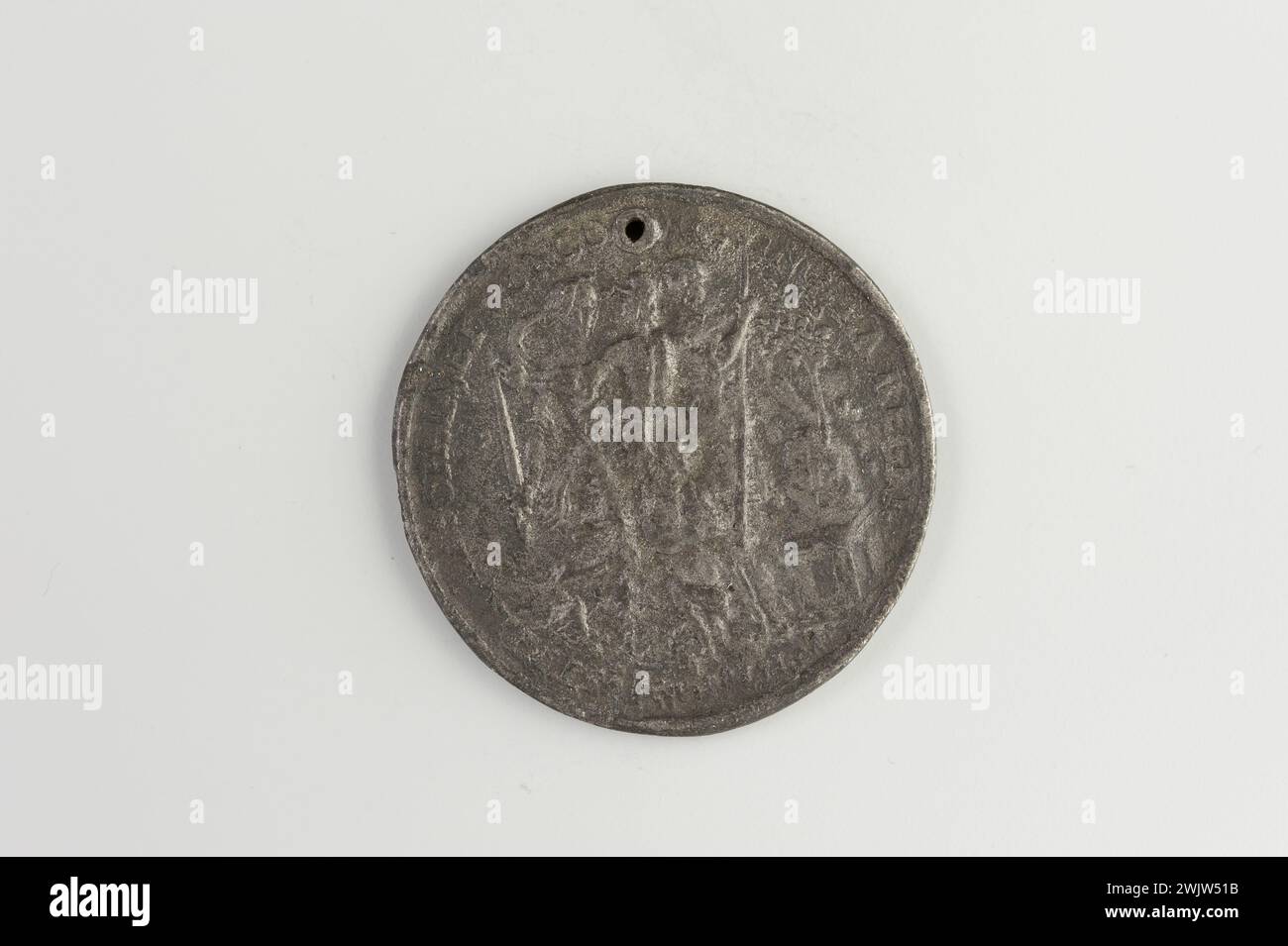 Museo Carnavalet, collezione di medaglie legge tre donne che rappresentano la giustizia, la saggezza e la concordia formando un giro; a destra, un alveare; rovesciare in sei medaglioni esagonali, lo stemma e i nomi dei sette elettori del Sacro Impero, attorno al medaglione centrale contenente lo stemma della Boemia. Foto Stock