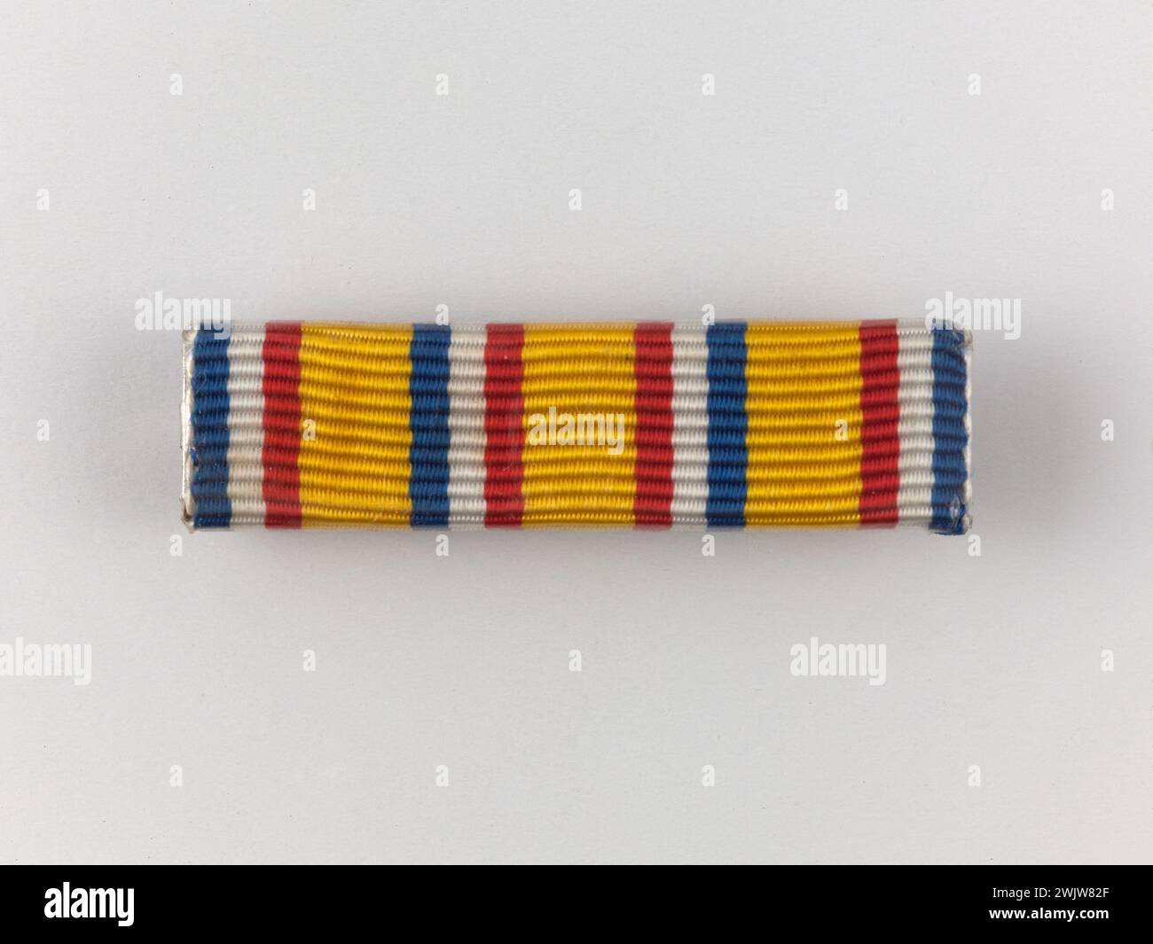 Ricorda il bar dei vigili del fuoco d'argento di 20 anni fa. Tessuto, metallo, 1945-1990. Museo generale Leclerc dell'Hauteclocque e della liberazione di Parigi, Museo Jean Moulin. Foto Stock