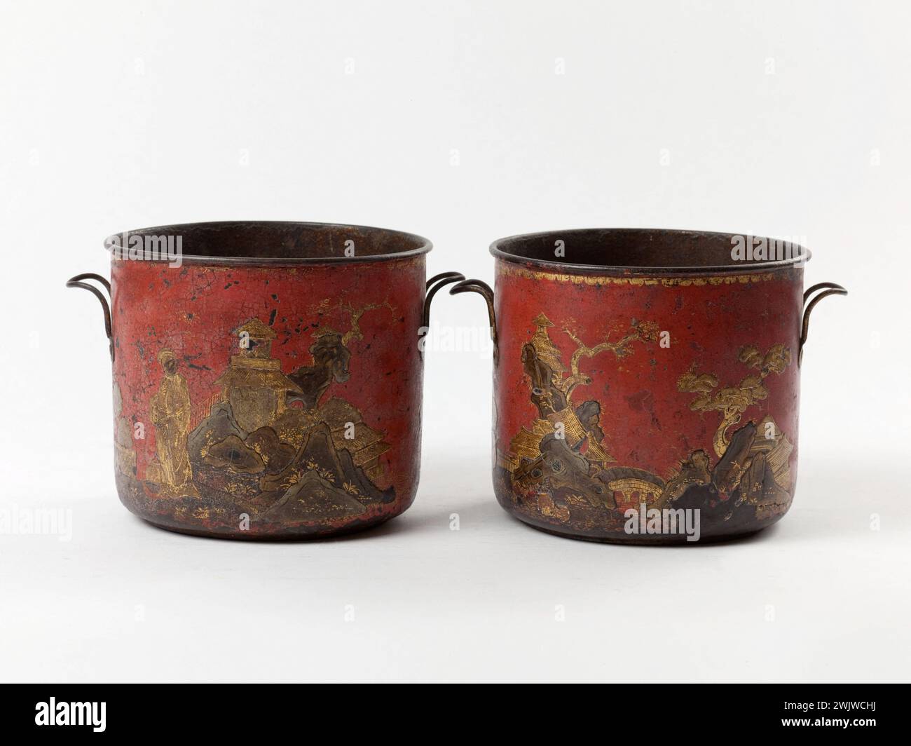 Anonimo. Benna. Lastra di ferro e verniciata, intorno al 1750. Parigi, museo Carnavalet. 77641-4 Anse, tempo Luigi XV, ferro, dipinto, contenitore, secchio, stile Luigi XV, tole Foto Stock