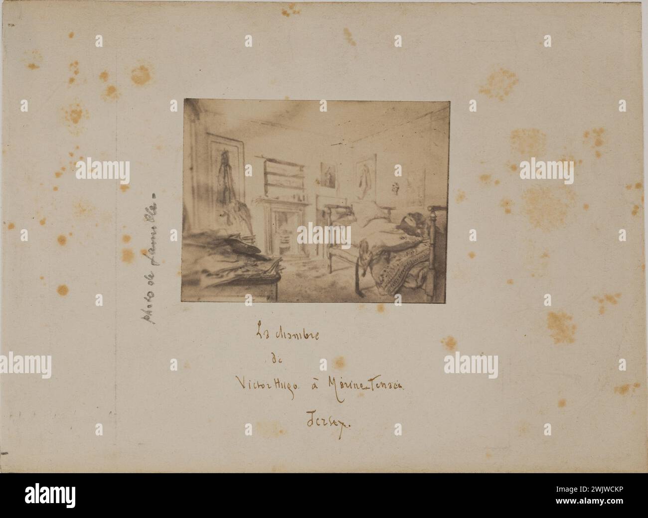 Stanza di Victor Hugo a Jersey (da un disegno di Laurens). 1854. Fotografia di Auguste Vacquerie (1819-1895). Parigi, casa di Victor Hugo. 56437-11 Chalmber, a letto Foto Stock