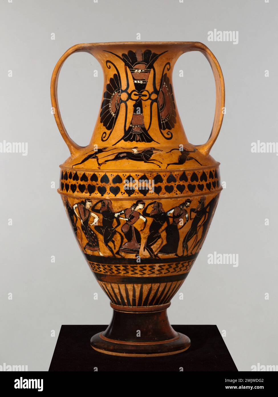 Nicosthénès. Anfora nicostenica. Figure nere. Atene, 535 a.C. AD Museum of fine Arts of the City of Paris, Petit Palais. 58653-7 Amphora, anfora nicostena, Anse, antichità, antichità egizia, antichità greca, archeologia egizia, arte funeraria, arte greca, laboratorio, attico, bename, bacchanale, ceramica, civiltà egiziana, credenza, costruzione, ballerino, defunto, fete, figura Nero, fabbricazione, morte, motivo decorativo, oggetto rituale, offerta, pittura, rappresentazione del personaggio, rito funebre, lavoro, vaso antico, vita vi vi vi vi vi vi vi vi vi secolo vi AV.JC Foto Stock