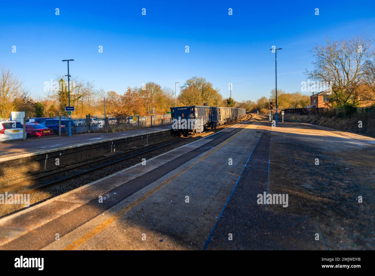 Stazione ferroviaria suburbana Commuter passeggeri diesel. Foto Stock