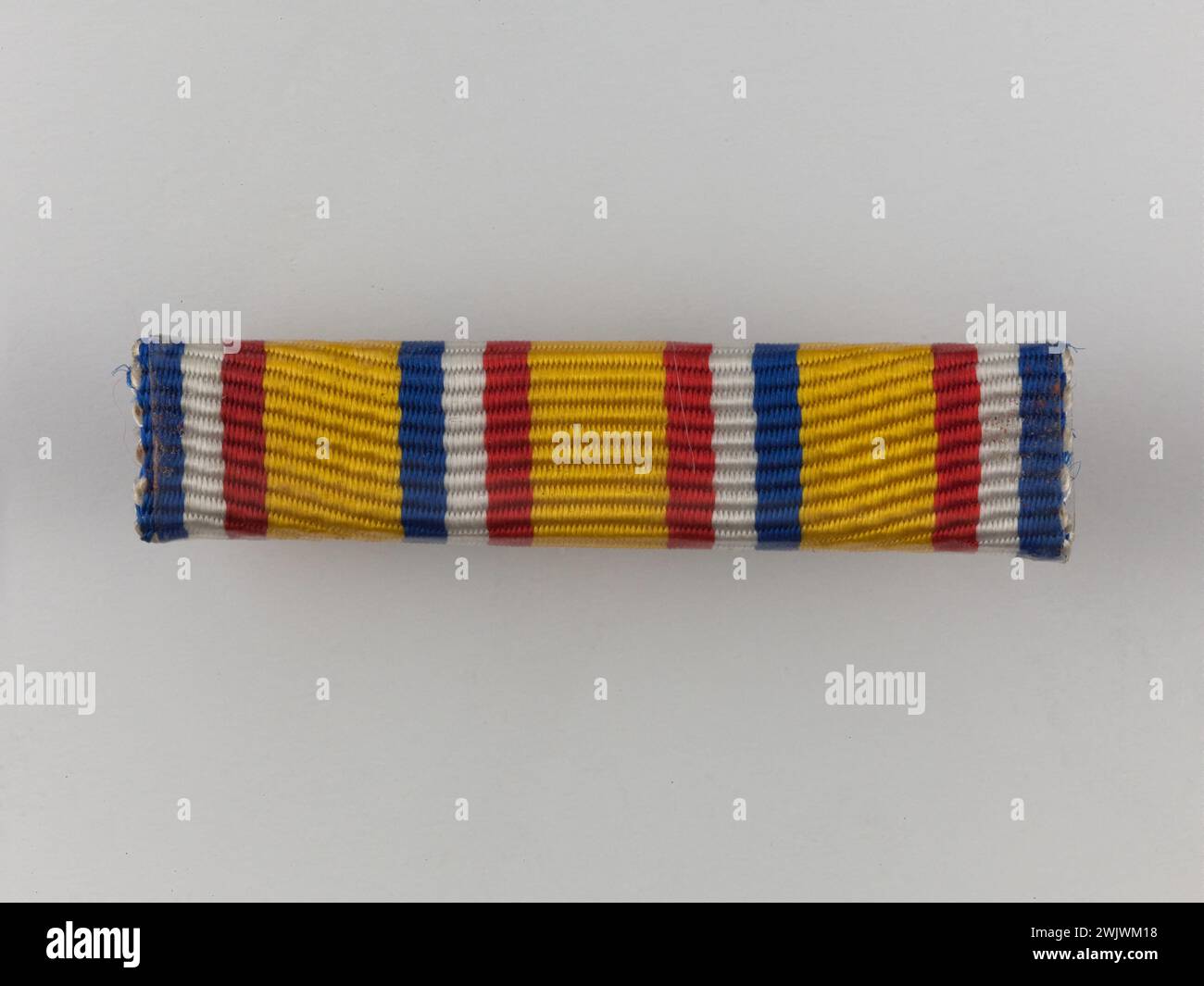 Ricorda il bar dei vigili del fuoco d'argento di 20 anni fa. Tessuto, metallo, materiale sintetico originale, 1945-1990. Museo generale Leclerc dell'Hauteclocque e della liberazione di Parigi, Museo Jean Moulin. Foto Stock