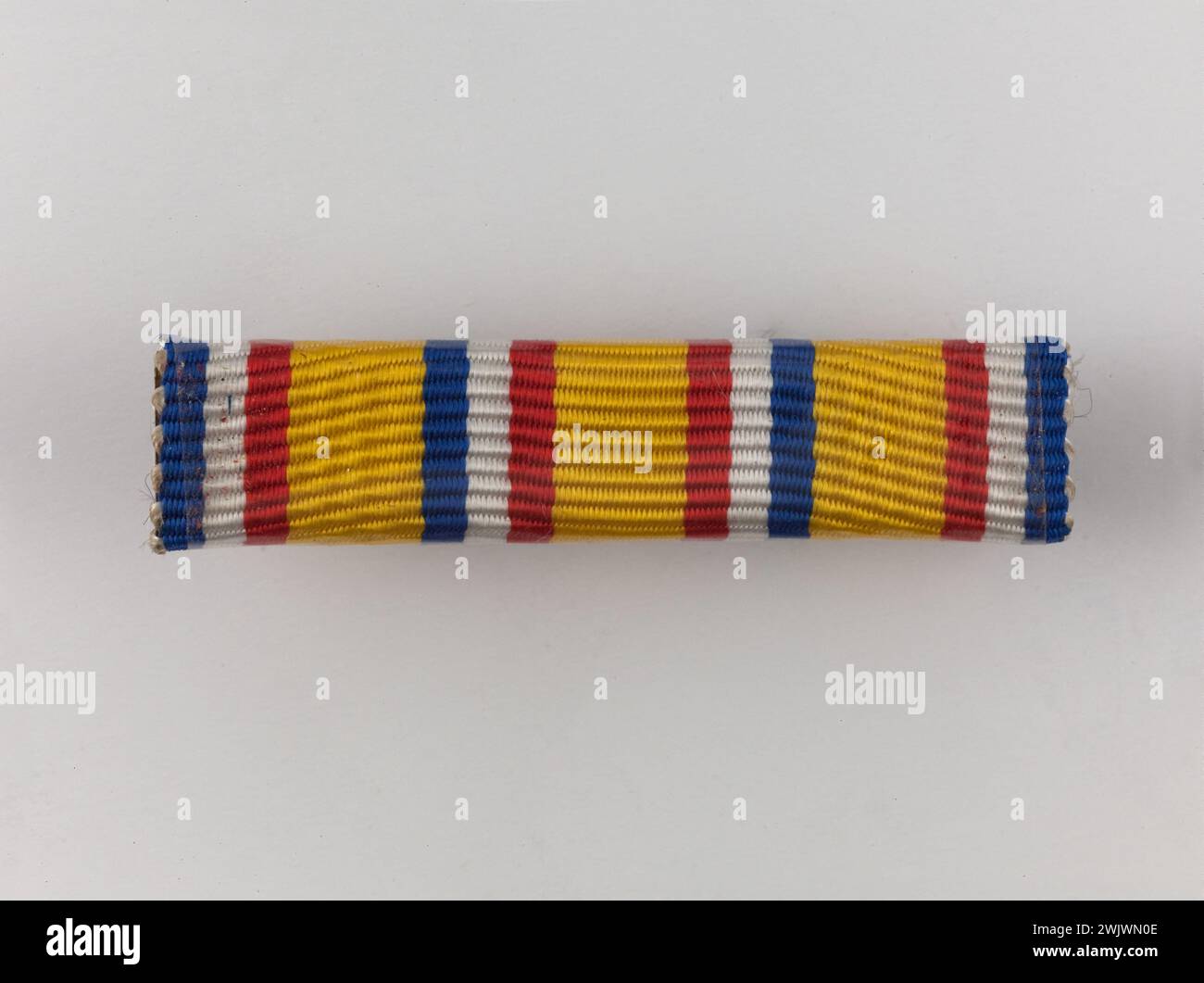 Ricorda il bar dei vigili del fuoco d'argento di 20 anni fa. Tessuto, metallo, materiale sintetico originale, 1945-1990. Museo generale Leclerc dell'Hauteclocque e della liberazione di Parigi, Museo Jean Moulin. Foto Stock