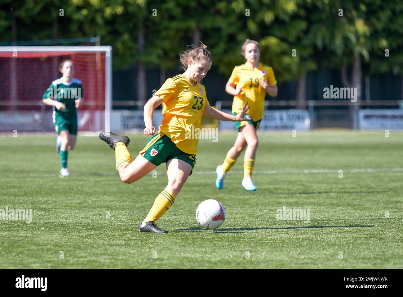 Newtown, Galles. 30 maggio 2023. Callie Jones in azione durante l'amichevole tra la FAW Girls Academy North Under 16 e la FAW Girls Academy South Under 16 al Latham Park di Newtown, Galles, Regno Unito, il 30 maggio 2023. Crediti: Duncan Thomas/Majestic Media. Foto Stock