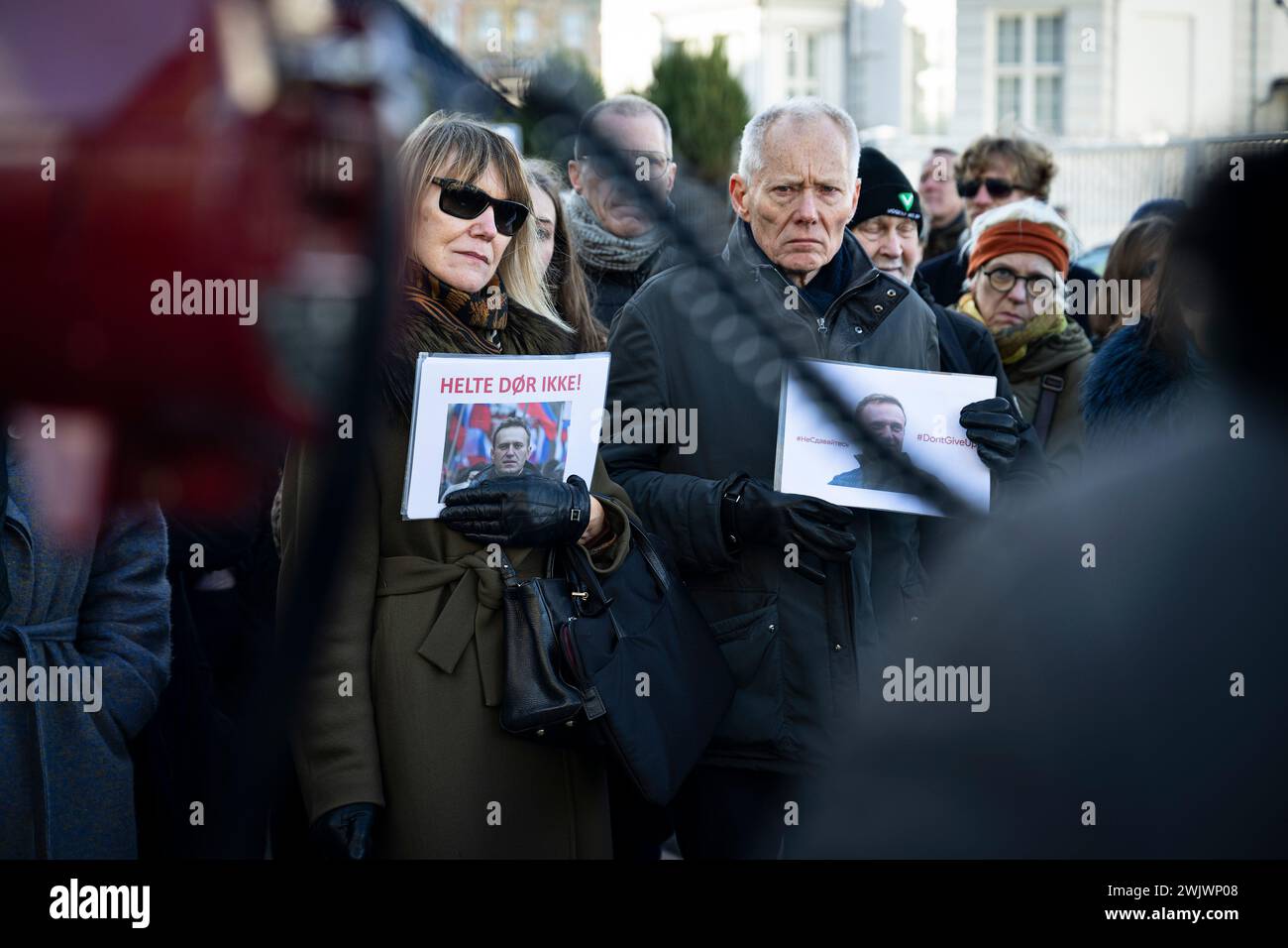 Manifestazione di fronte all'Ambasciata russa in occasione della morte di Alexei Navalny sabato 17 febbraio 2024. Il politico russo dell'opposizione Aleksej Navalny è morto venerdì 16 febbraio 2024. (Foto: Nils Meilvang/Ritzau Scanpix) Foto Stock