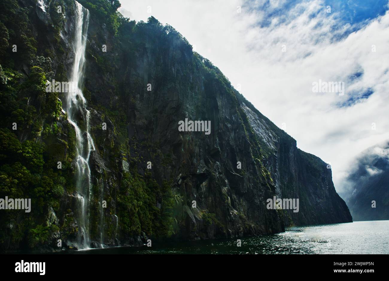 Cascate di Milford Sound / Piopiotahi, South Island, nuova Zelanda Foto Stock