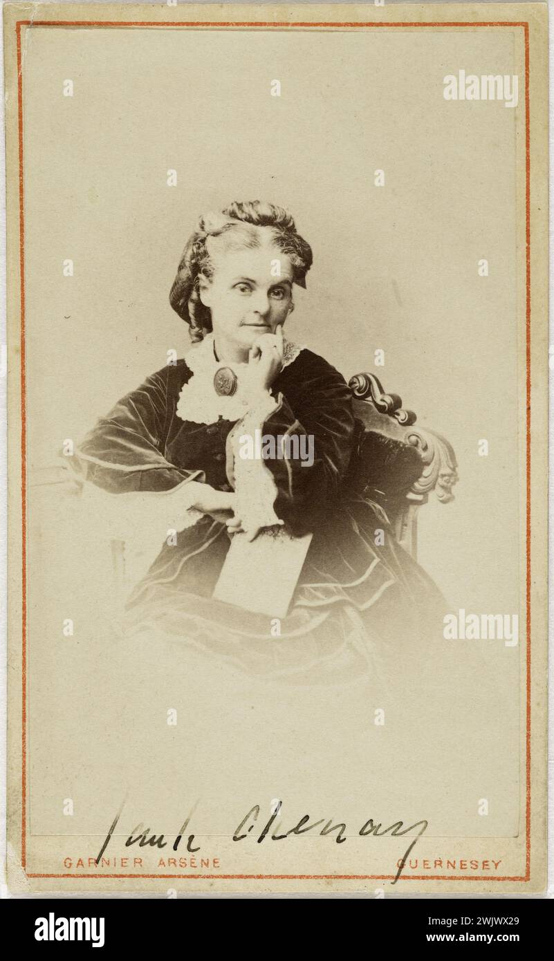 Arsène Garnier (1822-1900). Julie Chenay, sorella della signora Adèle Hugo. Fotografia di Arsène Garnier (1822-1900). Carta all'albumina. 1870-1872. Parigi, casa di Victor Hugo. 79476-1 Assisi, di tre quarti, in busto, donna, ritratto, diciannovesimo diciannovesimo diciannovesimo diciannovesimo diciannovesimo secolo Foto Stock