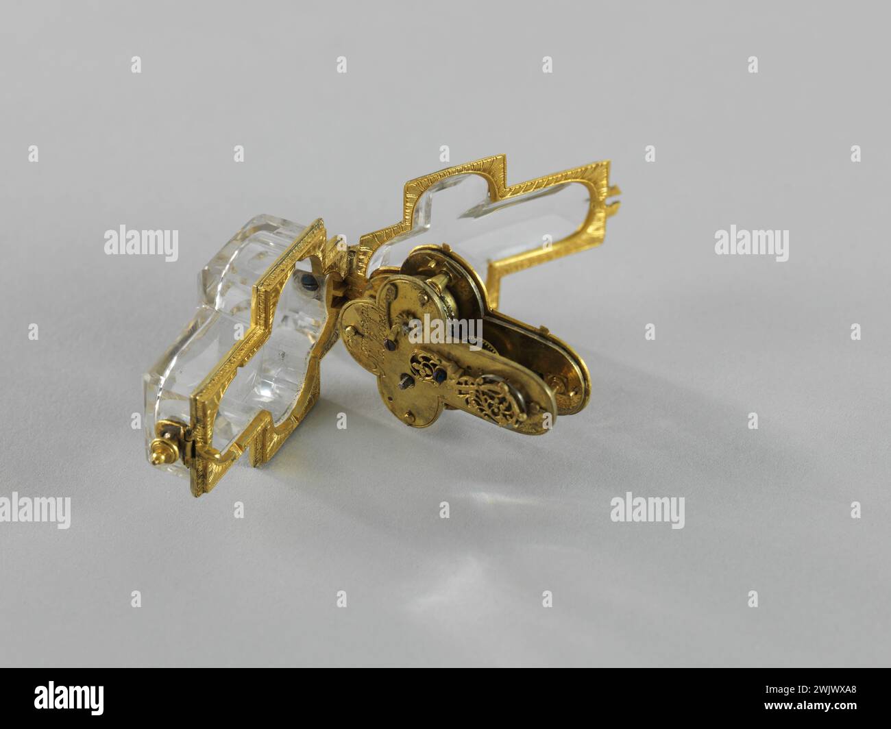 Fonnereau, Zacharie (n. - d.), orologio latino a forma di croce (titolo principale), 1618. Ottone e argento cesellati e incisi, cristallo di roccia tagliato. Petit Palais, Museo di Belle Arti della città di Parigi. Foto Stock