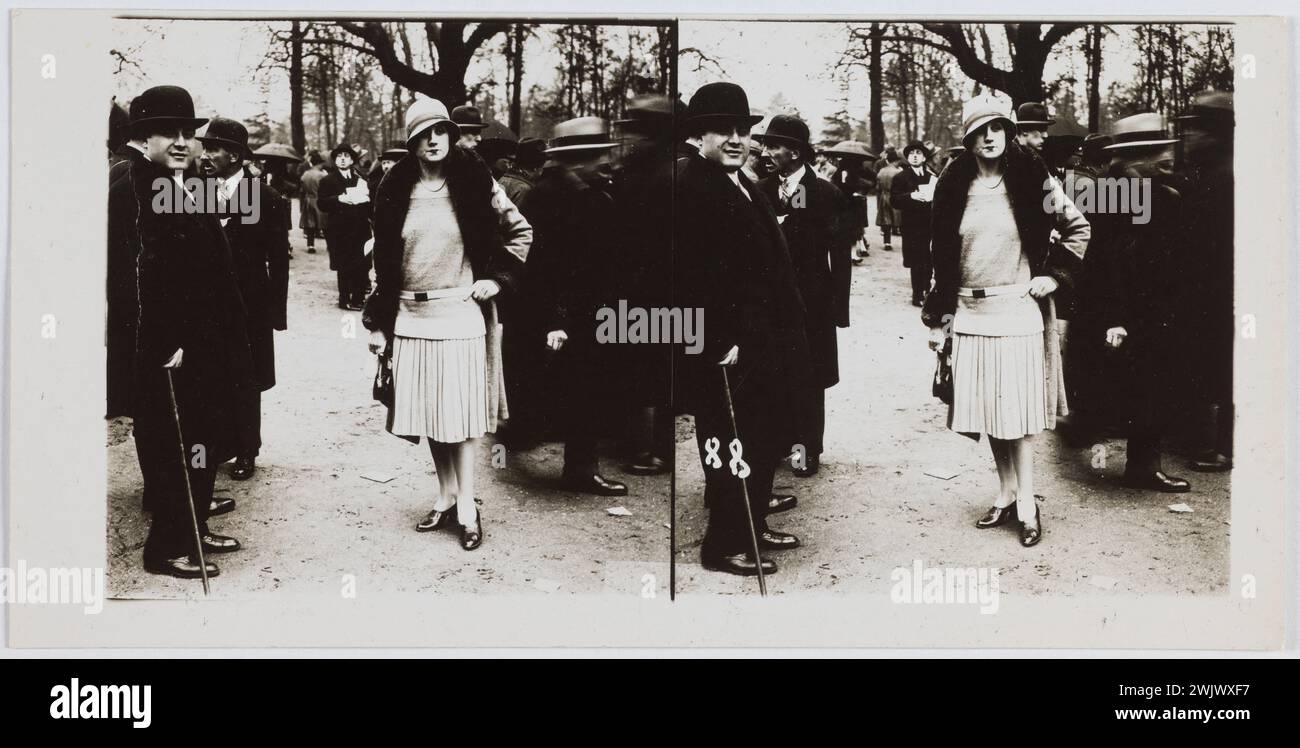 Anonimo. "Maglia Together + cappello di campana monogramma". Si è sviluppato un disegno gelatino-argentic. 1928. Galliera, museo della moda della città di Parigi. 202246-2 Foto Stock