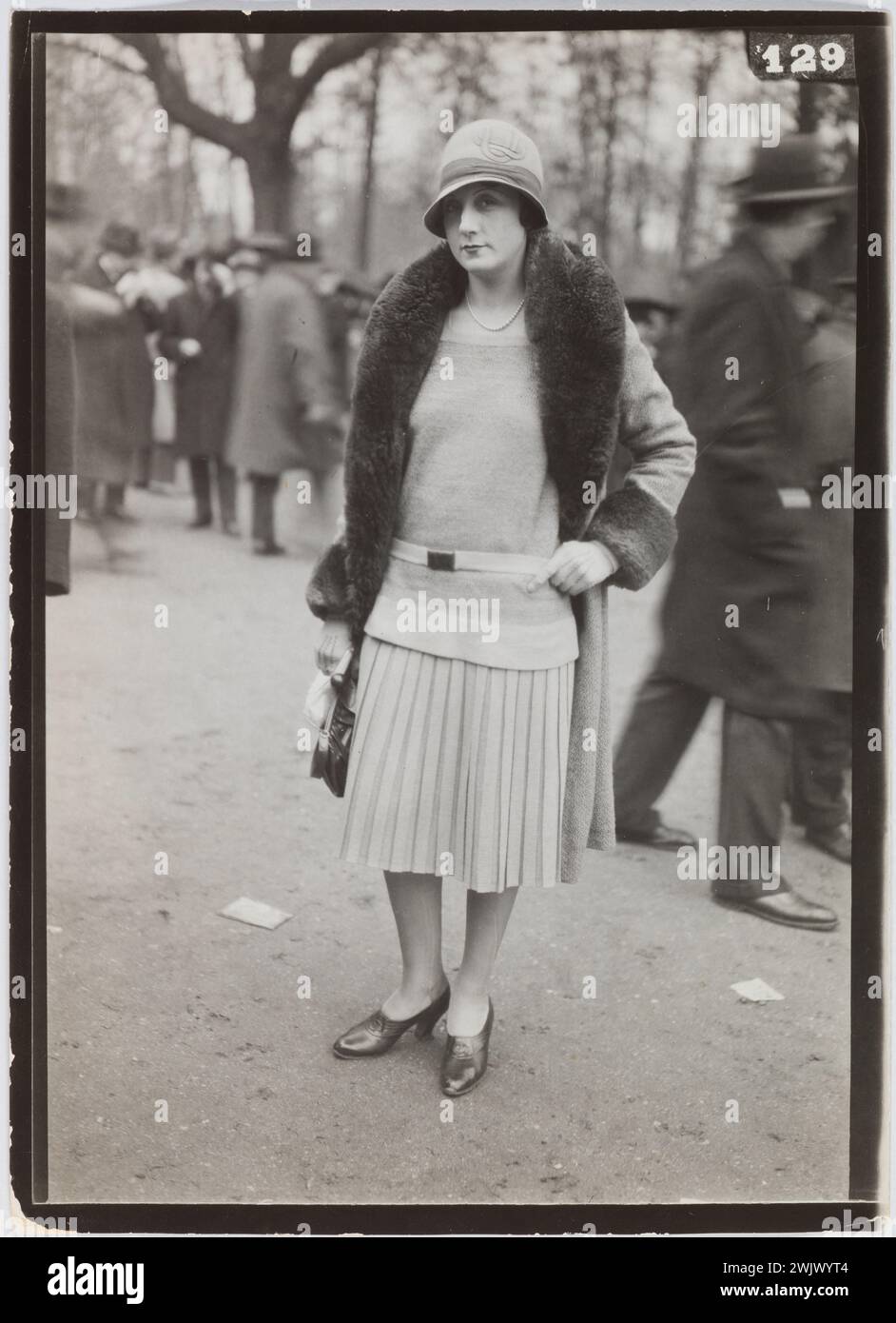 Ottimo, Paul. "Together Jersey, un cappello monogramma". Si è sviluppato un disegno gelatino-argentic. 1928. Galliera, museo della moda della città di Parigi. 202246-1 Foto Stock