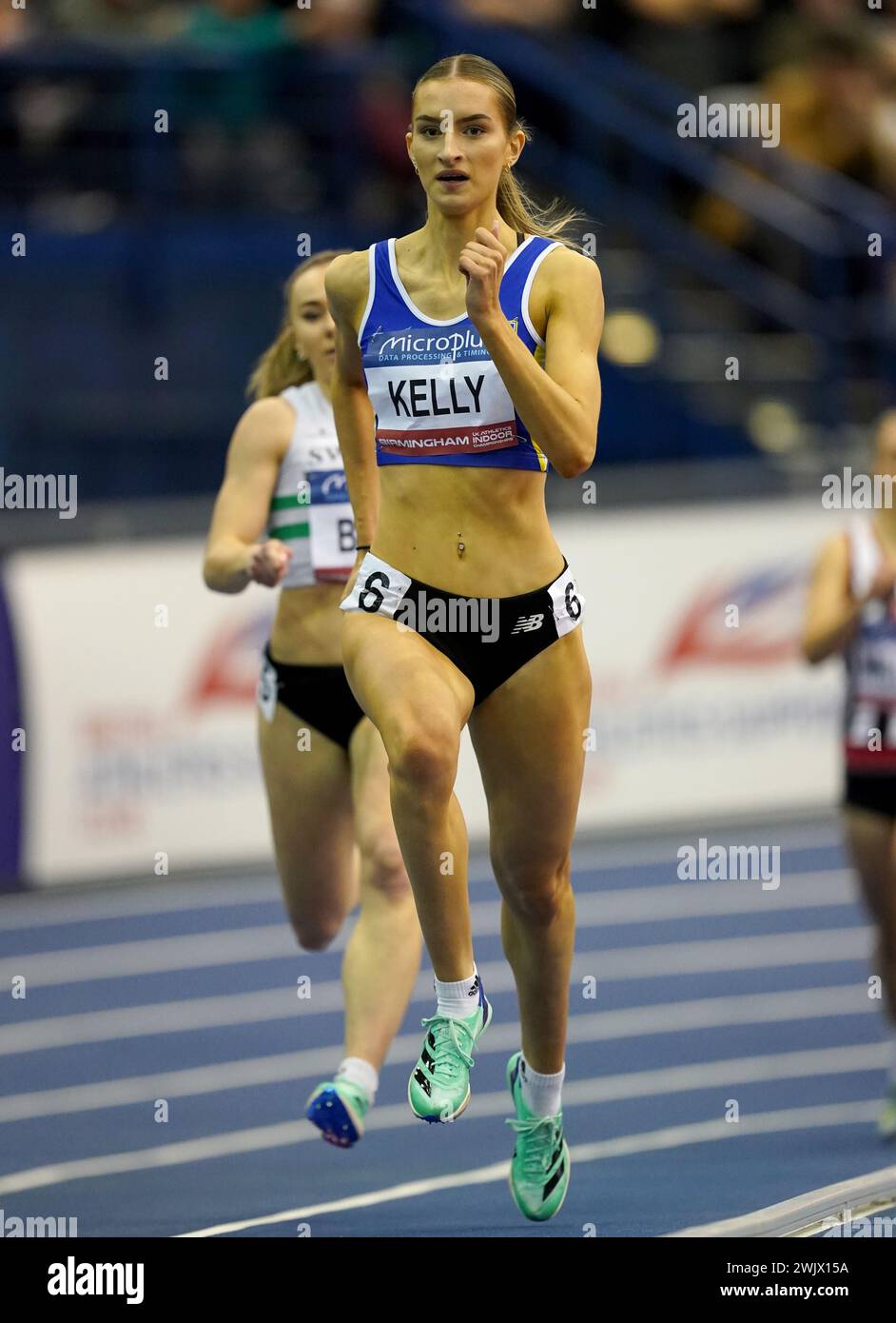 Hannah Kelly sta per vincere i 400 m - Women Heat 4 durante il primo giorno dei Microplus UK Athletics Indoor Championships 2024 presso l'Utilita Arena di Birmingham. Data foto: Sabato 17 febbraio 2024. Foto Stock