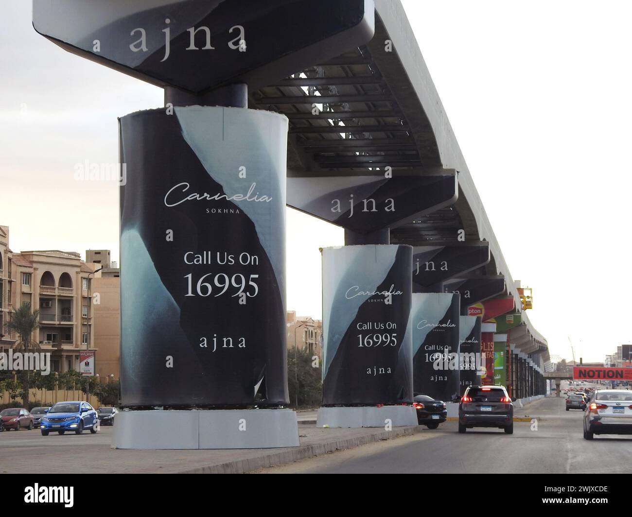 Cairo, Egitto, gennaio 26 2024: Ajna Development Carnelia Sokhna project advertising on Cairo monorail columns, advertising banner pubblicitari Foto Stock