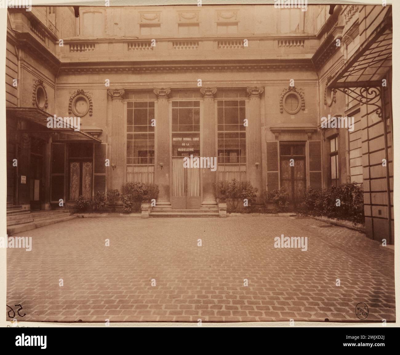 Atget, Eugène (Jean Eugène Auguste Atget, dit) (N.1857-02-12-D.1927-08-04), Hôtel Alexandre (1763), 16 rue de la Ville-l’Évêque, 8th arrondissement, Parigi. (Titolo fittizio), 1910. Disegnare su carta di albumina. Museo Carnavalet, storia di Parigi. Foto Stock