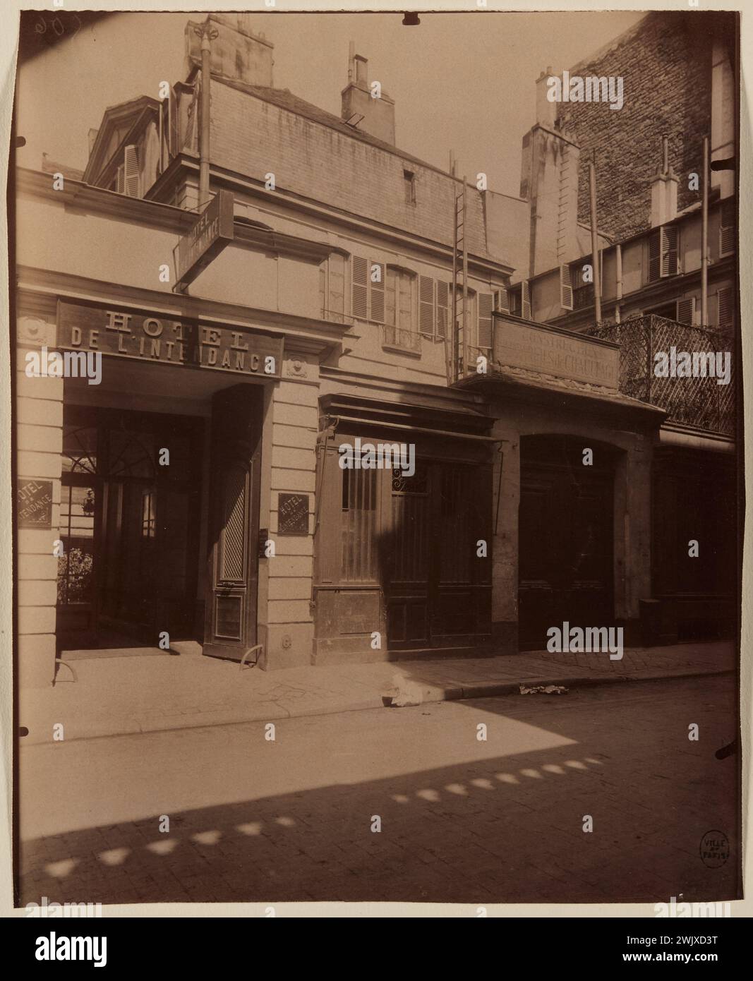 Atget, Eugène (Jean Eugène Auguste Atget, dit) (n.1857-02-12-D.1927-08-04), 48 e 50 rue de l'Université, 7 ° arrondissement, Parigi (titolo fittizio), 1909. Su carta all'albumina. Museo Carnavalet, storia di Parigi. Foto Stock