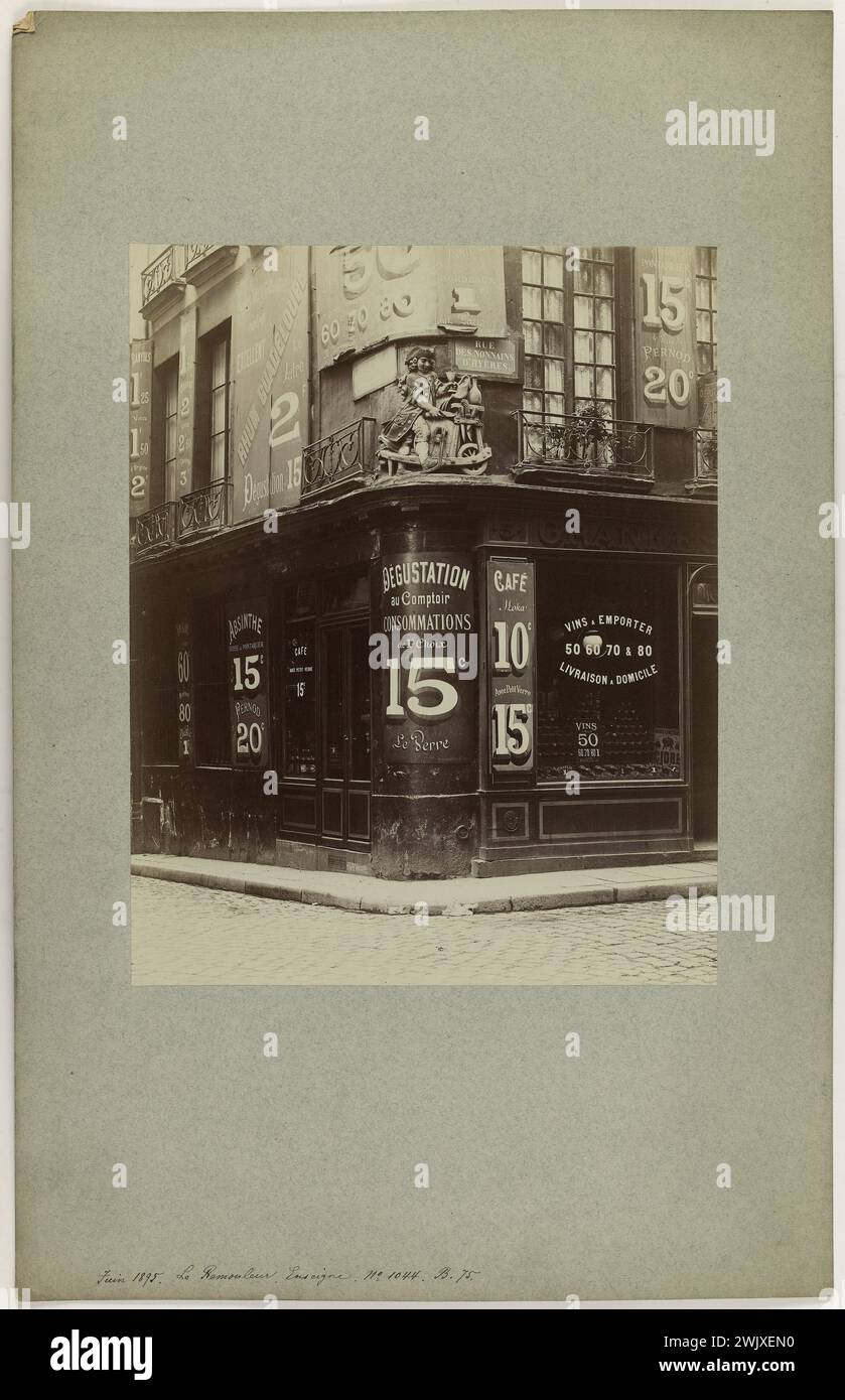 Segno del piccolo remouler all'angolo tra le strade del municipio e i Nonnani di Hyères, Parigi (ivème arr.). Fotografia di Pierre Emonts o Emonds (1831-1912). Giugno 1895. Parigi, museo Carnavalet. 123889-25 Au Petit Remouleur, cartello, Remouleur, rue de l'Hotel de Ville, rue des Nonnains d'Hyères Foto Stock