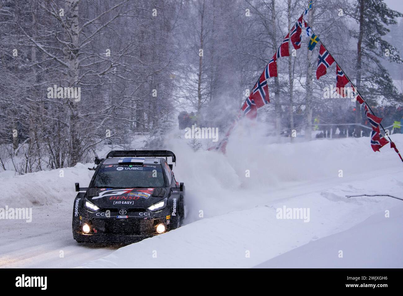 Umea, Svezia. 16 febbraio 2024. Kalle Rovanpera e Jonne Halttunen del Team Toyota Gazoo Racing WRT, Toyota GR Yaris Rally1 Hybrid gareggiano durante il FIA World Rally Championship 2024. (Foto di Luca Barsali/SOPA Images/Sipa USA) credito: SIPA USA/Alamy Live News Foto Stock