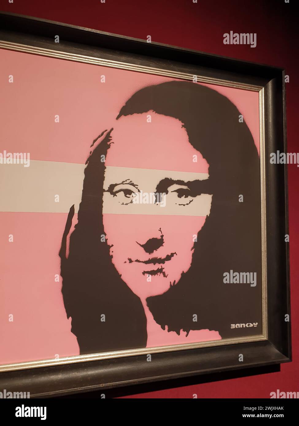Opera d'arte „Monna Lisa (Rosa)“ di Banksy nella mostra „il mistero di Banksy – A Genius Mind“ al Technikum Mülheim il 18 novembre 2022 Foto Stock