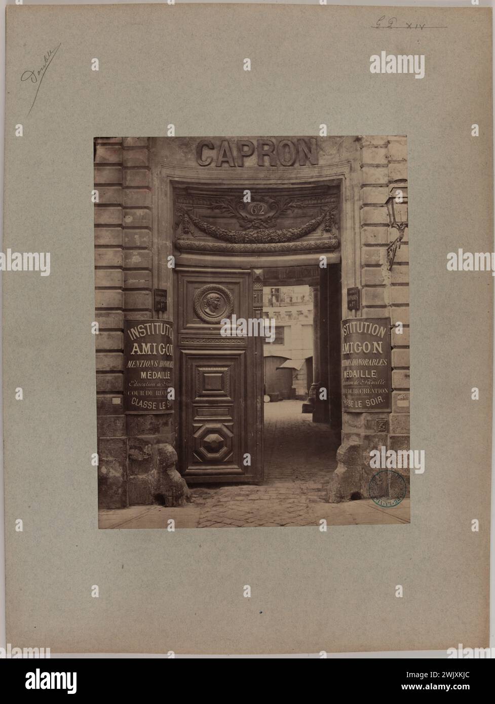 Emonts o Emonds, Pierre. "Hôtel de Beauvais, 62 rue Francois Miron, IV arrondissement, Parigi". Estrazione di carta per albumina. Tra il 1862 e il 1905. Parigi, museo Carnavalet. 123820-30 Foto Stock