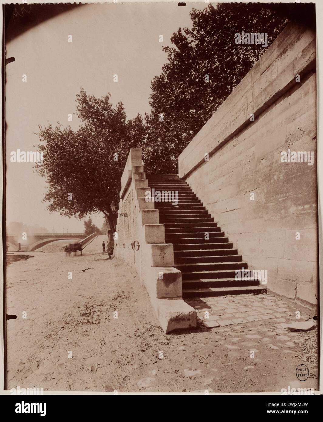 Atget, Eugène (Jean Eugène Auguste Atget, dit) (n.1857-02-12-D.1927-08-04), scala, quai de l'Hotel de Ville, 4° arrondissement, Parigi. (Titolo fittizio), 1912. Disegnare su carta di albumina. Museo Carnavalet, storia di Parigi. Foto Stock