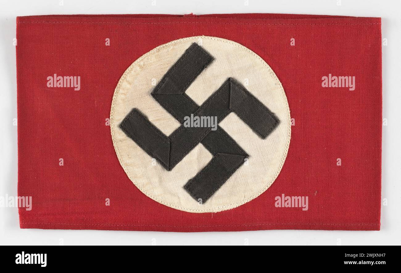 Brassard del partito nazista. Tessuto trasparente e macchina cucita. 1933-1945. Museo generale Leclerc dell'Hauteclocque e della liberazione di Parigi, Museo Jean Moulin. 78981-1 Brassard, Cross rangee, War 1939-1945, War 39-45, National Socialism, nazismo, Partito nazista, seconda guerra mondiale, simbolo nazista, nazista Foto Stock