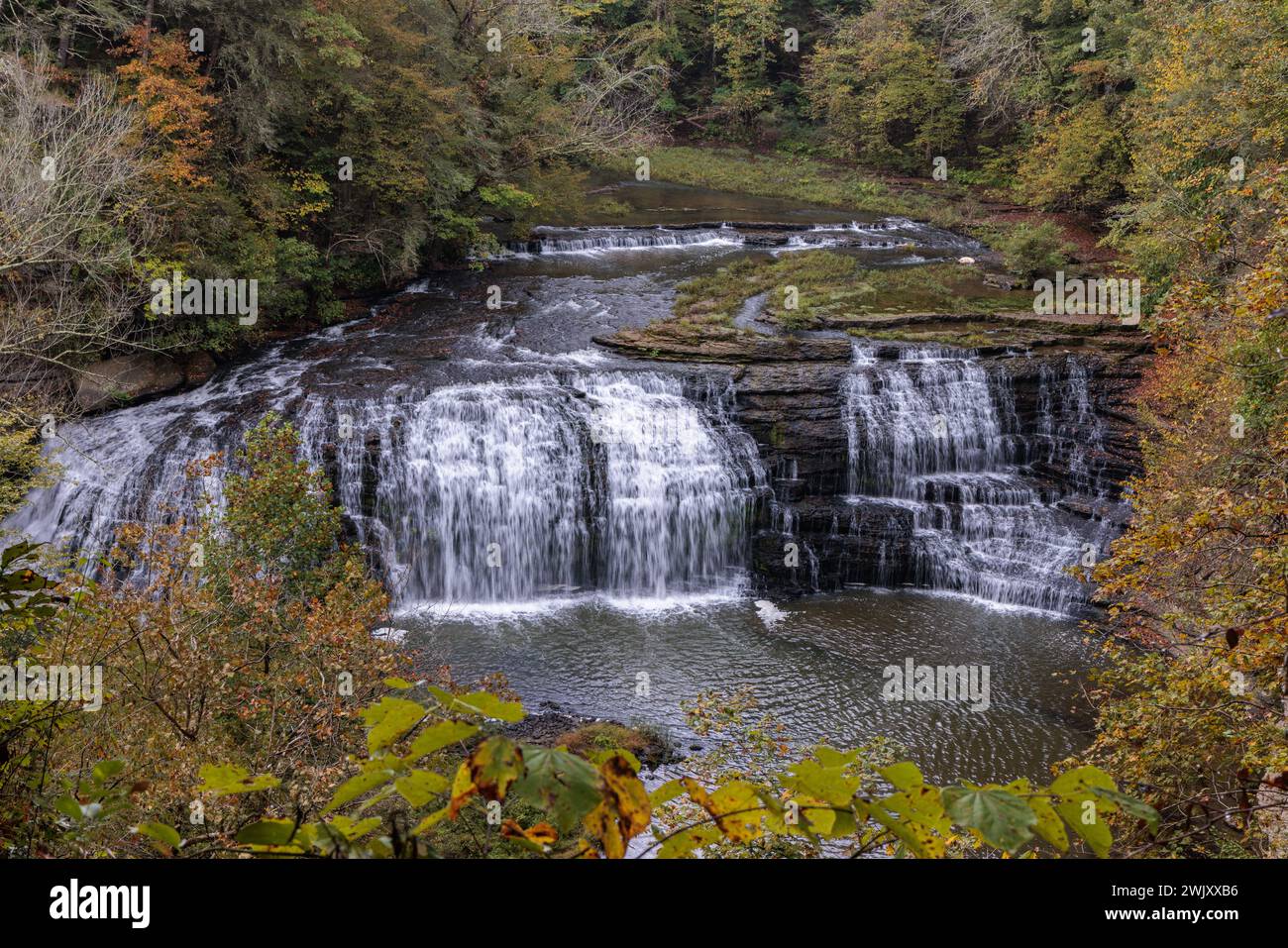 Middle Falls (Big Falls) nel Burgess Falls State Park vicino a Cookeville, Tennessee Foto Stock