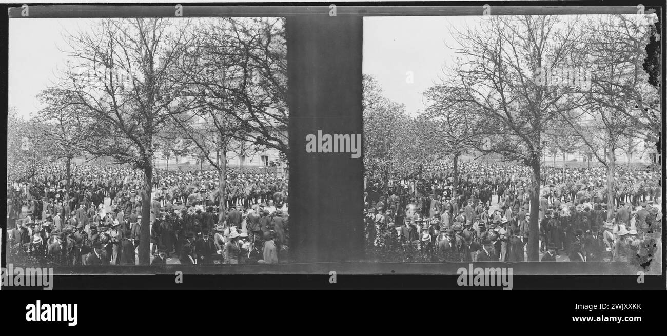 Sfilata per il re di Spagna: viale dell'Arco di Trionfo, Parigi (VIII arr.) Fotografia di Alfredo Saldivar. Vista stereoscopica: Negativa su lastra di vetro con bromuro di gelatino-argento. Parigi, Musée Carnavalet. STEREO 100510-11, VUE STEREOSCOPIQUE Foto Stock