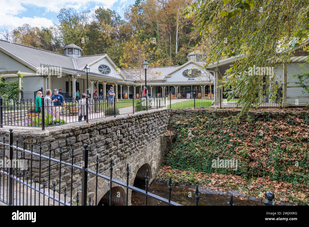 Centro visitatori e ingresso principale alla distilleria Jack Daniel di Lynchburg, Tennessee Foto Stock