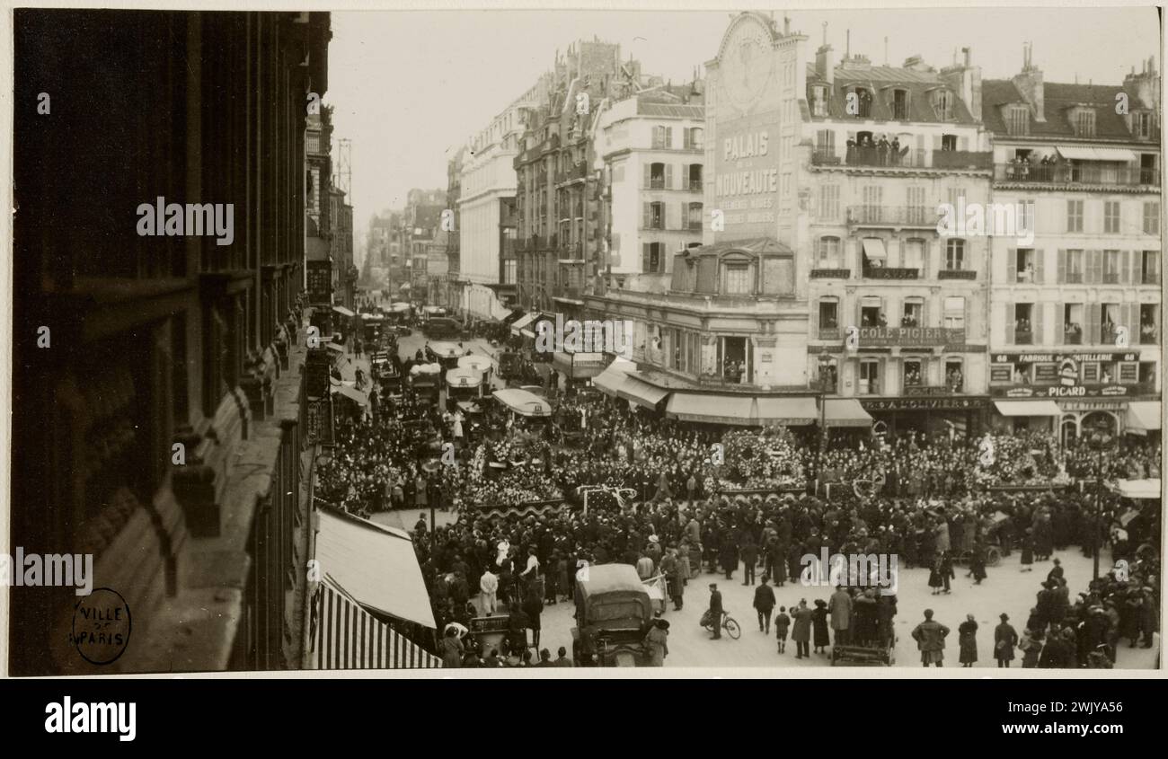 Anonimo, funerale di Sarah Bernhardt (1844-1923), Place de l'Hotel de Ville, 4° arrondissement, Parigi, 29 marzo 1923. (Titolo fedele), 1923-03-29. Processo argentic. Museo Carnavalet, storia di Parigi. Foto Stock