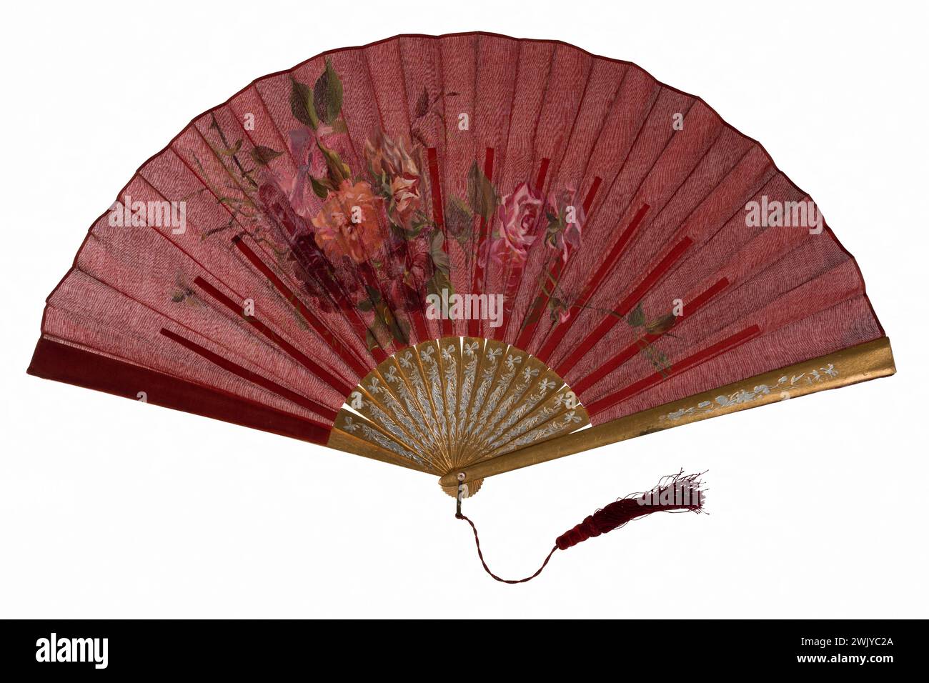 EVENTAIL. "Rami di rose, api", fine XIX secolo. Mussola di cotone rosso dipinto, legno dorato, glande di seta rossa. Parigi, museo Carnavalet. 99077-21 accessorio moda, Eventail Foto Stock