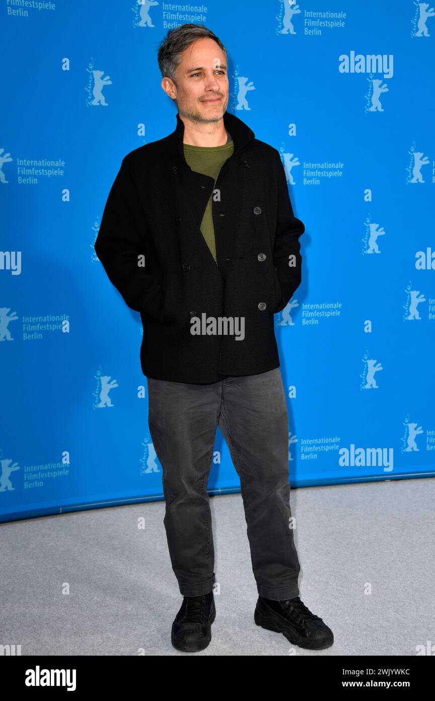 Gael Garcia Bernal Beim Photocall zum Kinofilm Another End auf der Berlinale 2024 / 74. Internationale Filmfestspiele Berlin im Hotel Grand Hyatt. Berlino, 17.02.2024 *** Gael Garcia Bernal al photocall per il lungometraggio Another End al Berlinale 2024 74 Berlin International Film Festival presso l'Hotel Grand Hyatt Berlin, 17 02 2024 foto:Xn.xKubelkax/xFuturexImagex END_4230 Foto Stock