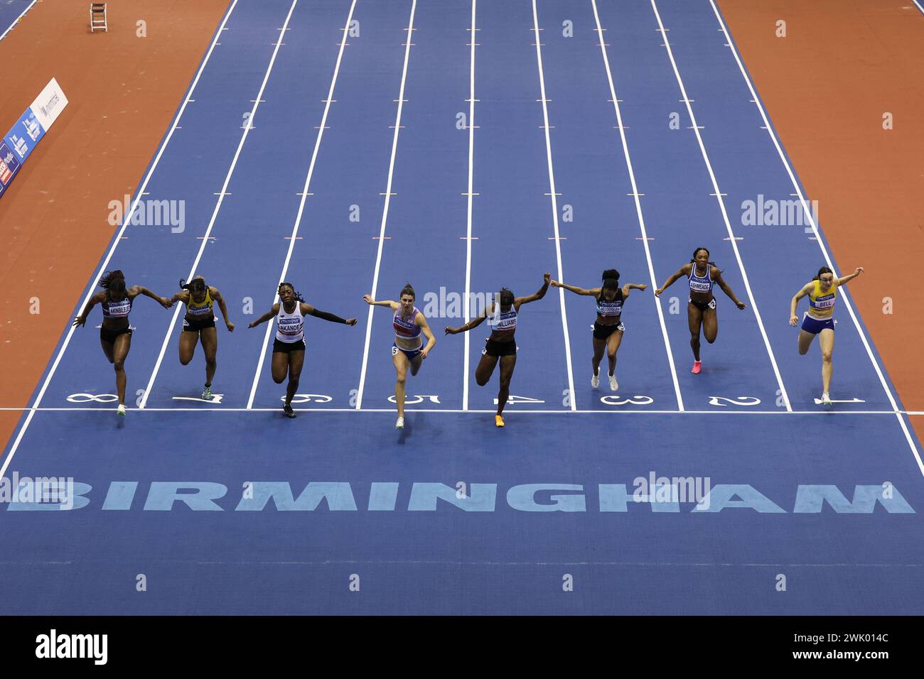 Amy Hunt vince la finale femminile dei 60 m davanti a Bianca Williams e Mabel Akande durante i campionati UK Indoor Athletics ChamChampionships all'Utilitaria Arena. Birmingham sabato 17 febbraio 2024. (Foto: Pat Scaasi mi News) crediti: MI News & Sport /Alamy Live News Foto Stock