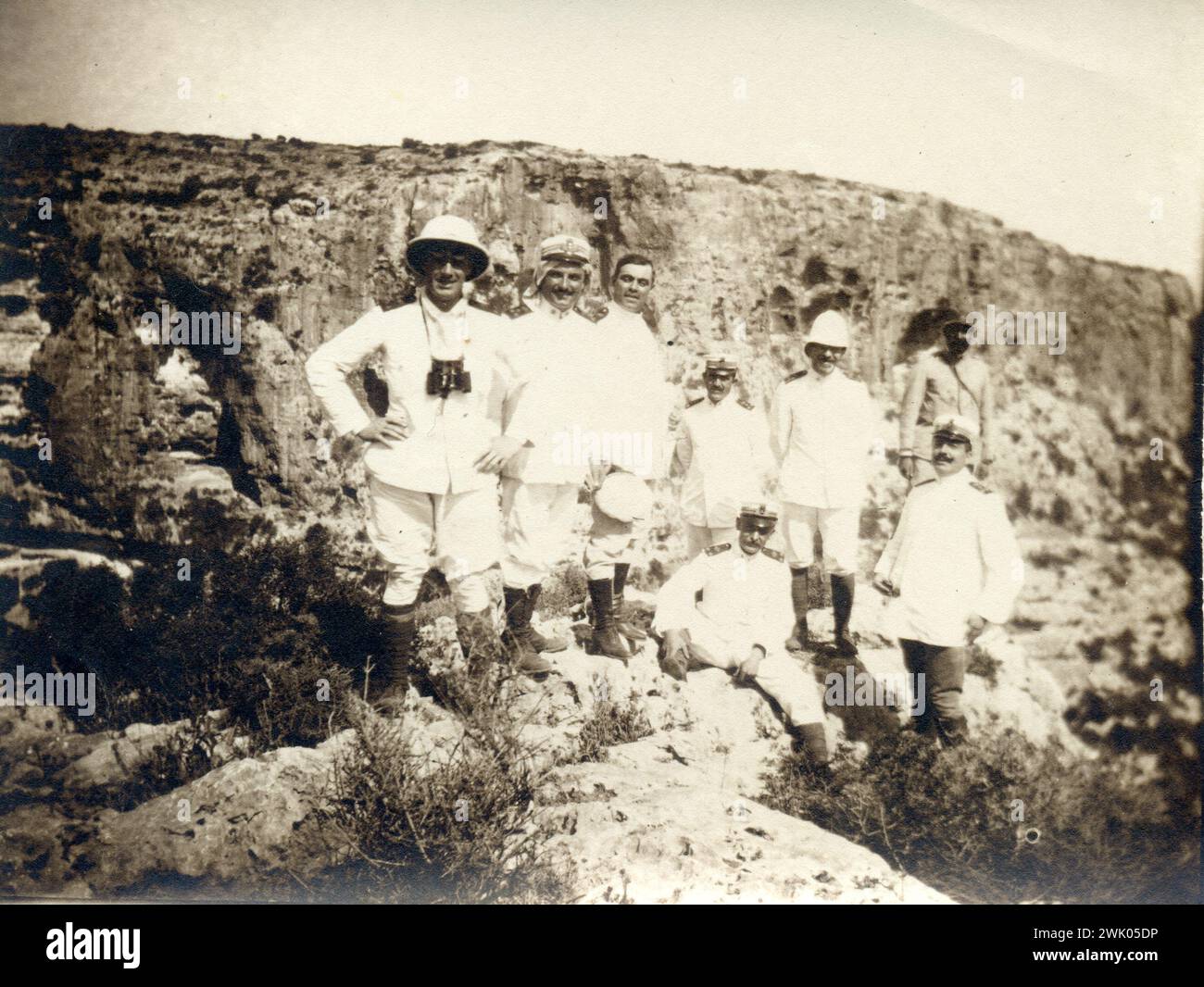 Guerra italo-turca o turco-italiana - ufficiali italiani della nave Piemonte a Cirene, 7 agosto 1913 Foto Stock
