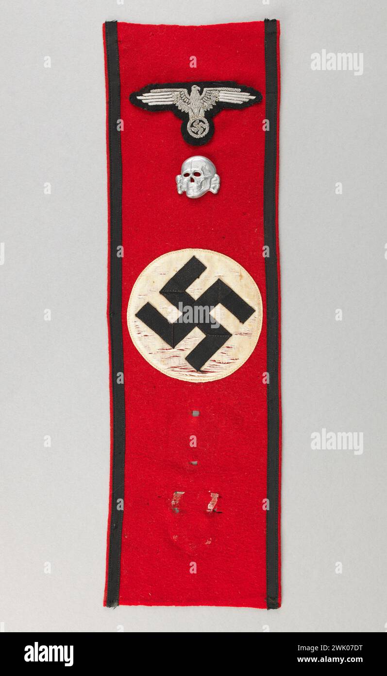 Armbinde der Schutzstaffel - Brassard de la SS (titolo assegnato), 1937. Tessuto, cuciture meccaniche. Museo della Liberazione di Parigi - Museo generale Leclerc - Museo Jean Moulin. Foto Stock