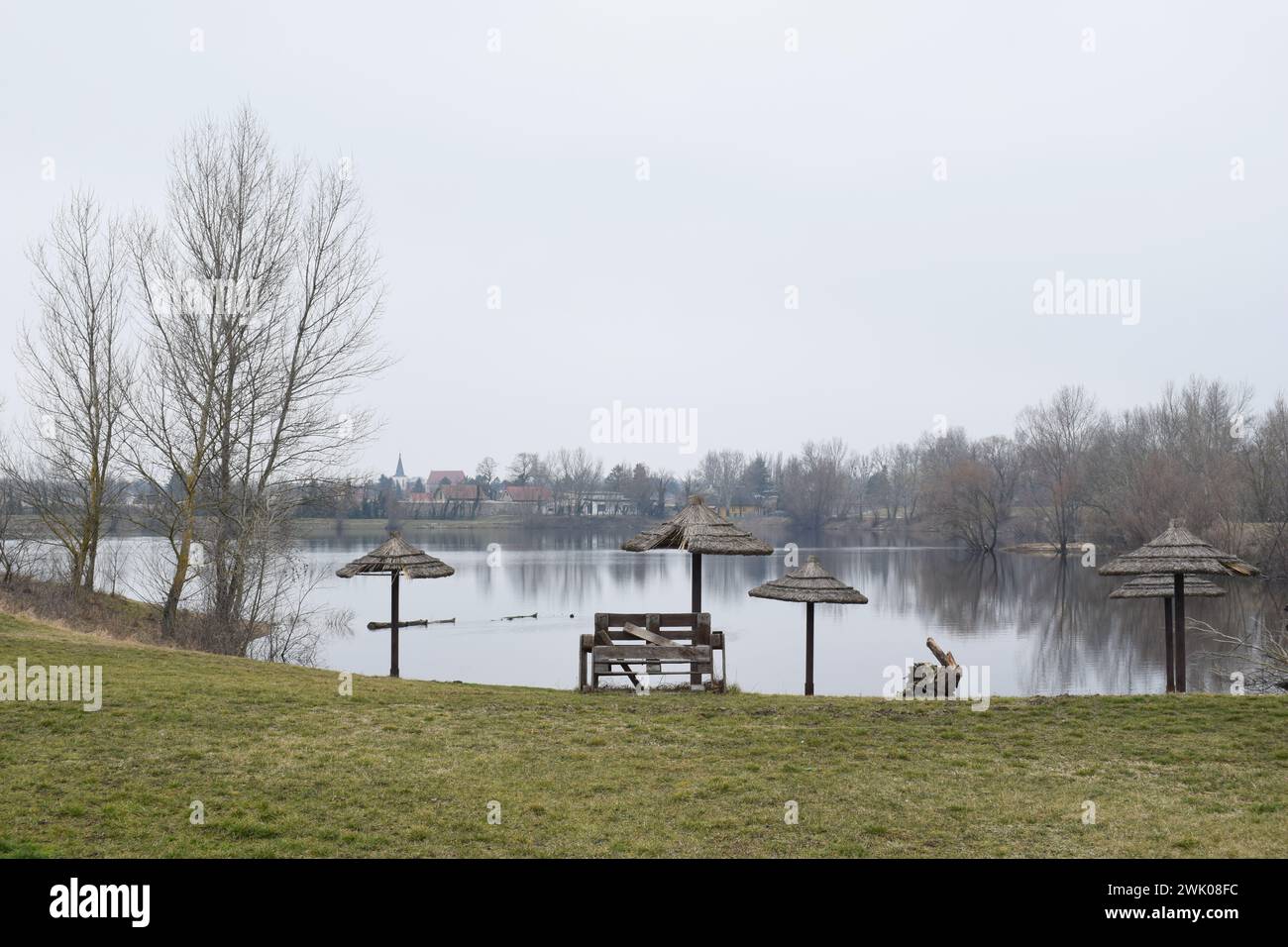Spiaggia cittadina in inverno a Marchegg, Niederösterreich, Austria. Foto Stock
