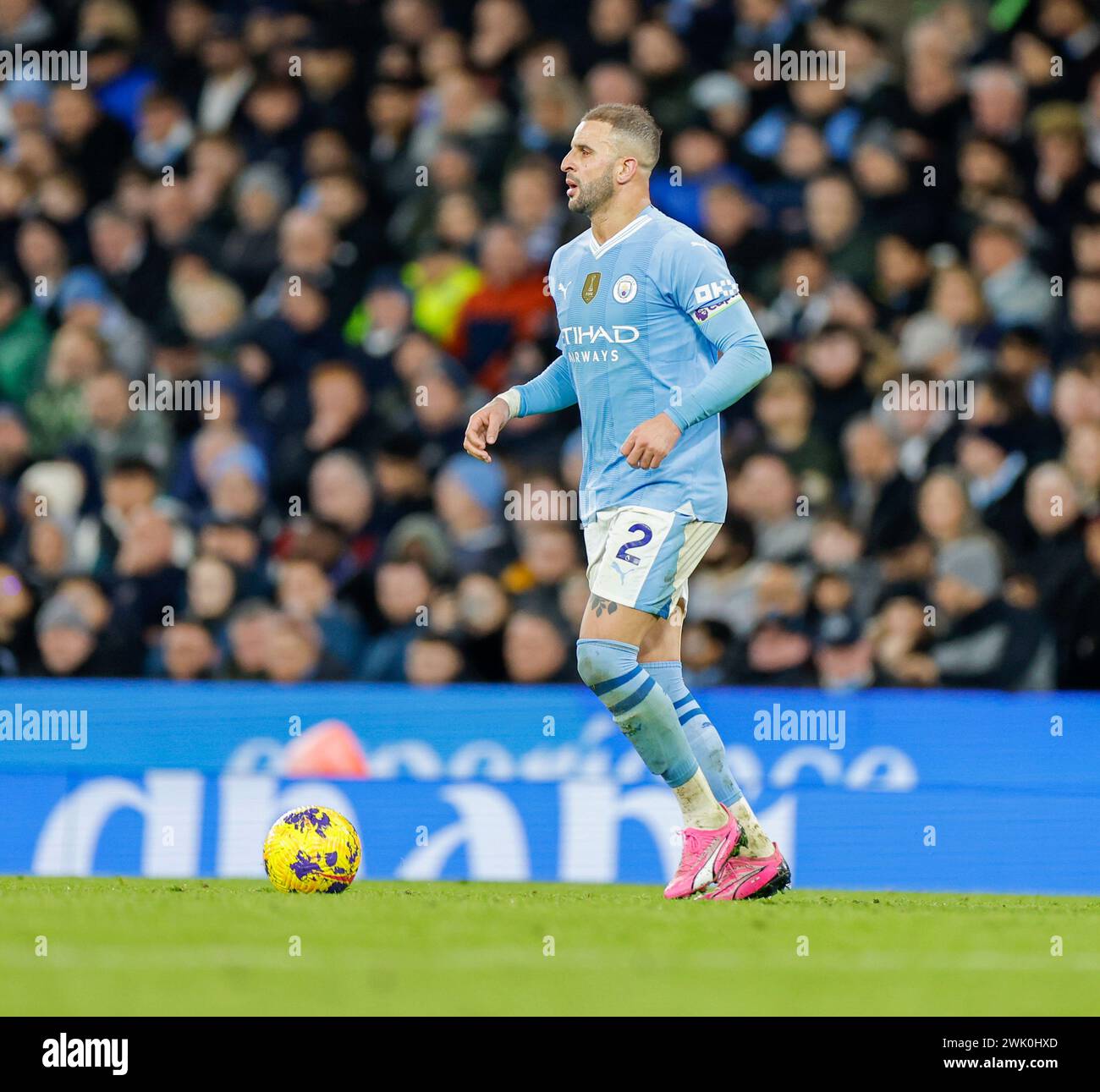 Etihad Stadium, Manchester, Regno Unito. 17 febbraio 2024. Premier League Football, Manchester City contro Chelsea; Kyle Walker del Manchester City con la palla credito: Action Plus Sports/Alamy Live News Foto Stock