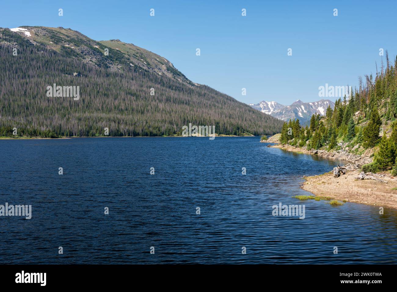 La Never Summer Range si trova a sud del Long Draw Reservoir, all'interno del Rocky Mountain National Park, Colorado. Foto Stock