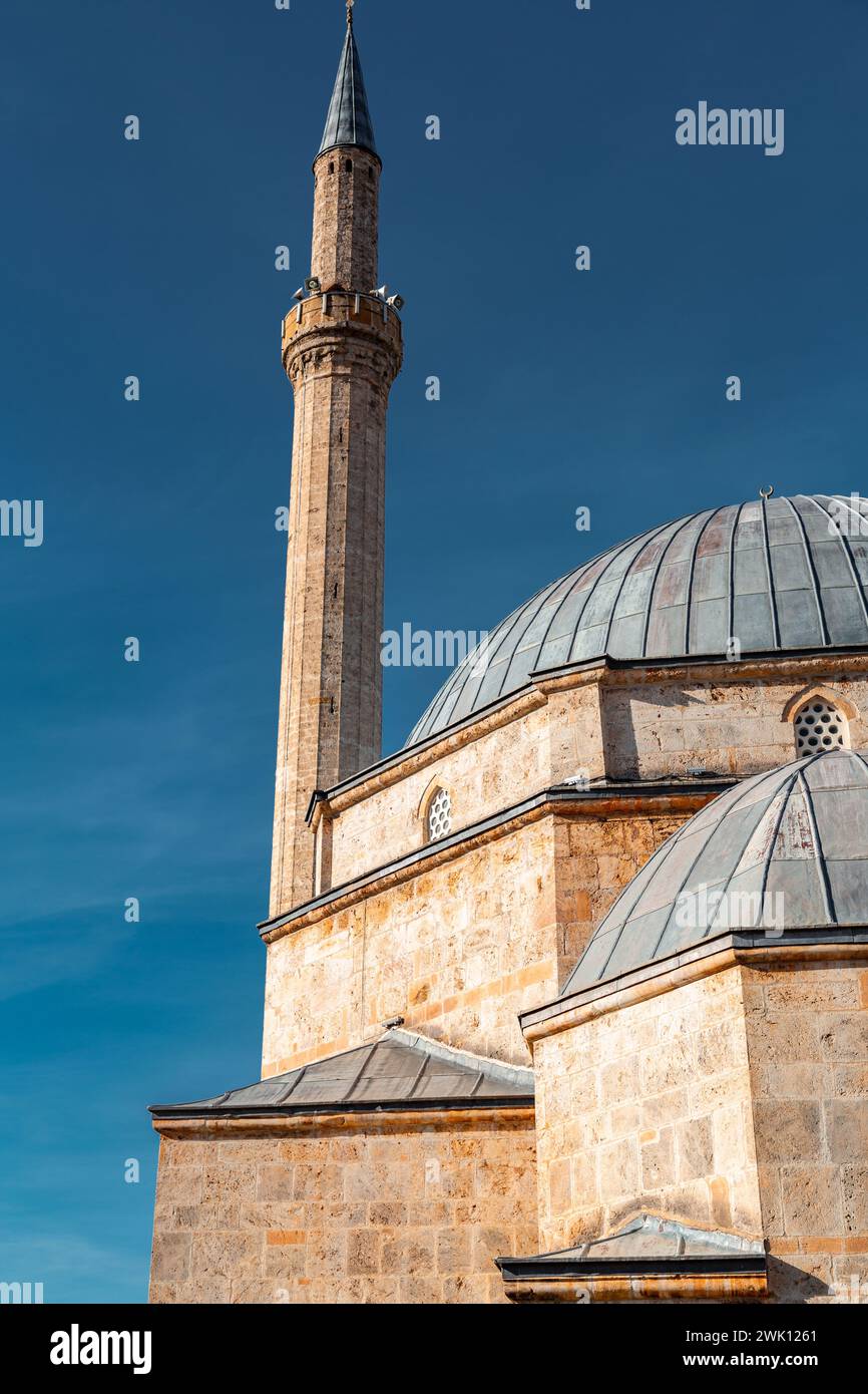 La Moschea di Sinan Pasha è una moschea ottomana situata nella città di Prizren, in Kosovo. Foto Stock