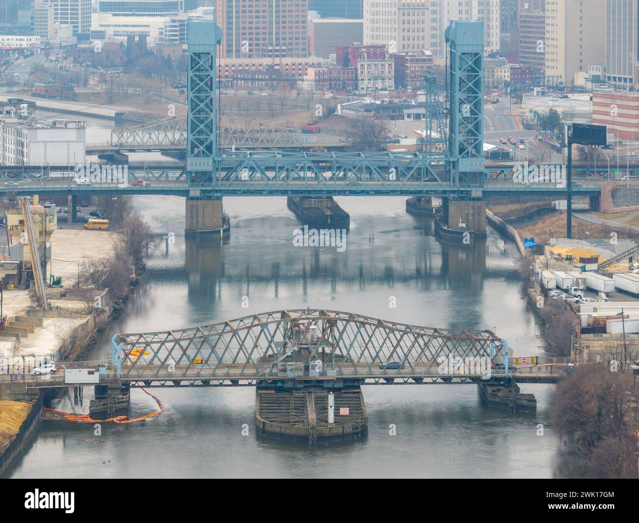 Antenna di Newark, NJ e NX Bridge sul fiume Passaic. Foto Stock