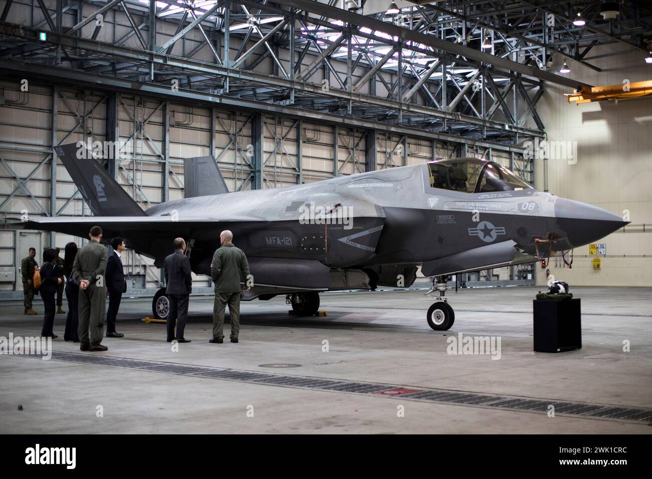 Il MOFA e il MOD del Giappone visitano i Cavalieri Verdi presso la stazione aerea del corpo dei Marines di Iwakuni, Giappone, 14 febbraio 2024. Foto di Samantha Rodriguez Foto Stock