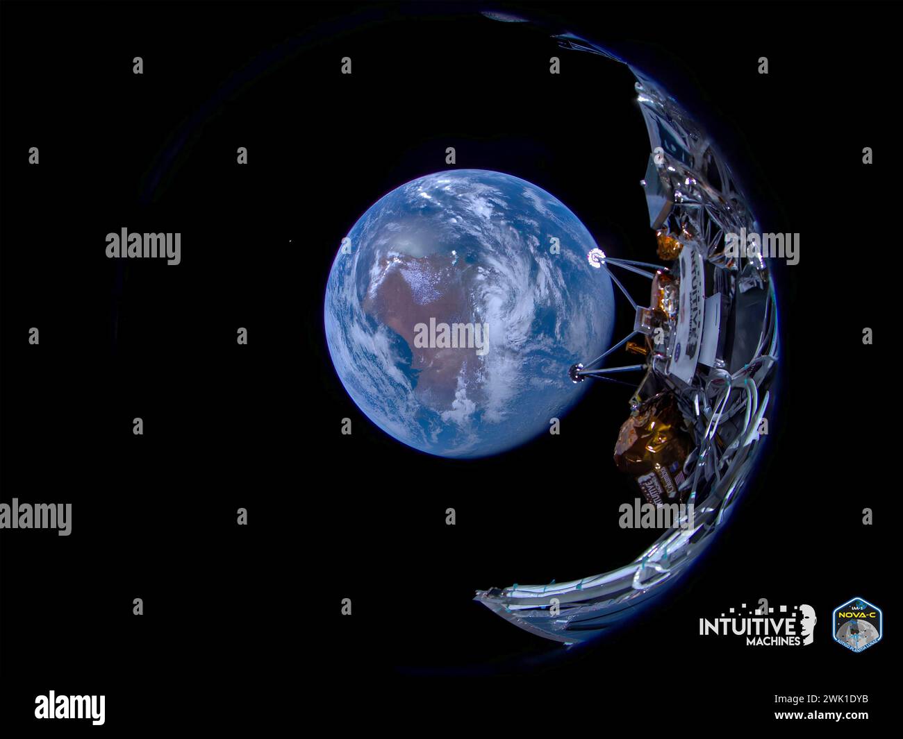 Intuitive Machines ha trasmesso con successo le sue prime immagini della missione IM-1 sulla Terra venerdì 16 febbraio 2024. Le immagini sono state catturate poco dopo la separazione dal secondo stadio di SpaceX durante il primo viaggio verso la Luna di intuitive Machines sotto l'iniziativa Commercial Lunar Payload Services (CLPS) della NASA. Intuitive Mach ha annunciato che la sua missione IM-1 lander lunare classe Nova-C era stata commissionata con successo nello spazio stabilendo un atteggiamento stabile, ricarica solare e contatto per le comunicazioni radio con il centro operativo della compagnia a Houston. Foto gentilmente concessa da intuitive Machines/UPI Foto Stock