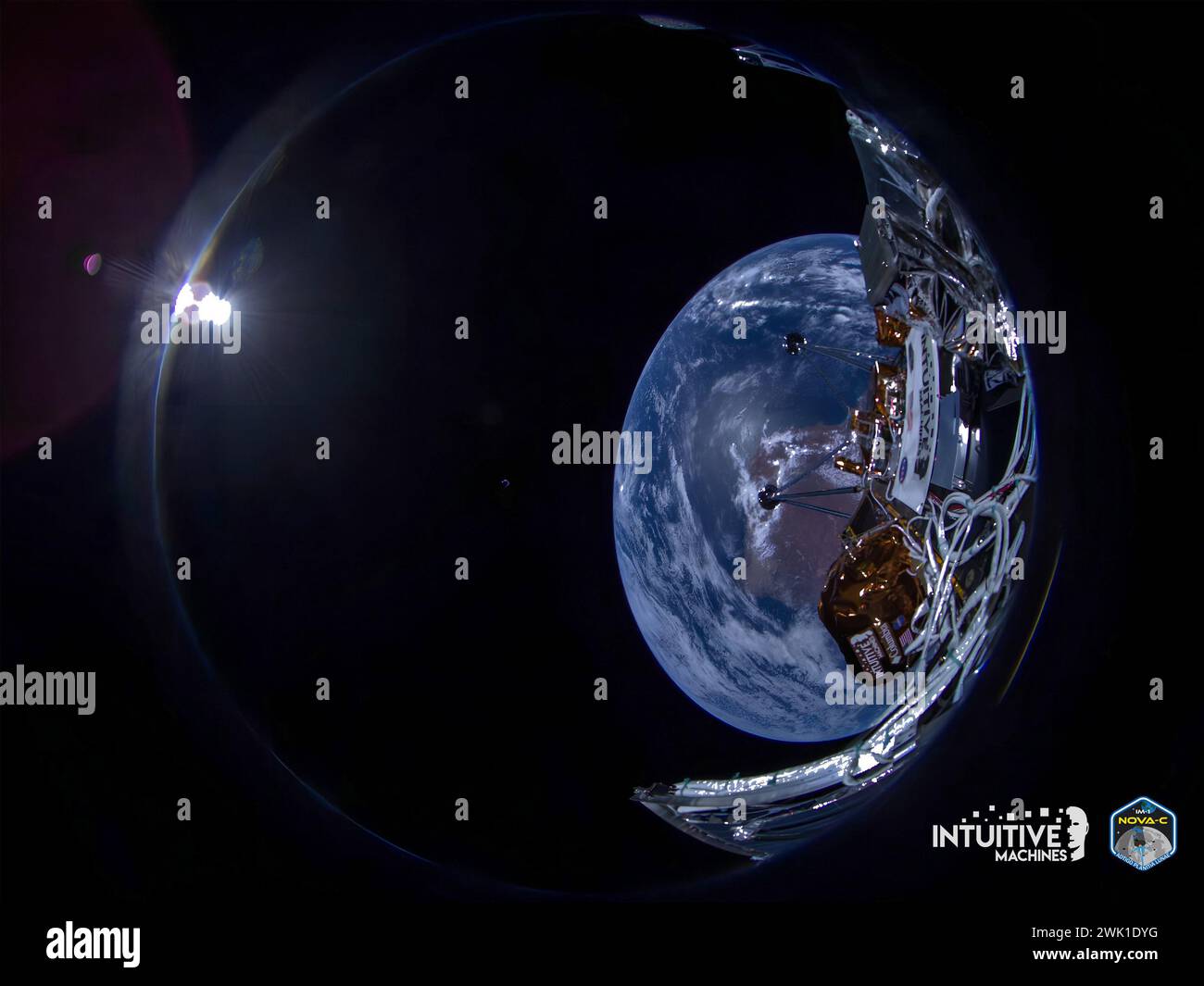 Intuitive Machines ha trasmesso con successo le sue prime immagini della missione IM-1 sulla Terra venerdì 16 febbraio 2024. Le immagini sono state catturate poco dopo la separazione dal secondo stadio di SpaceX durante il primo viaggio verso la Luna di intuitive Machines sotto l'iniziativa Commercial Lunar Payload Services (CLPS) della NASA. Intuitive Mach ha annunciato che la sua missione IM-1 lander lunare classe Nova-C era stata commissionata con successo nello spazio stabilendo un atteggiamento stabile, ricarica solare e contatto per le comunicazioni radio con il centro operativo della compagnia a Houston. Foto gentilmente concessa da intuitive Machines/UPI Foto Stock