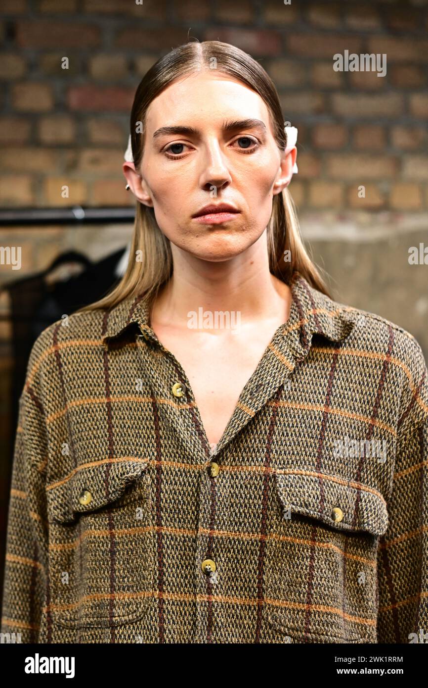 Londra, Regno Unito. 17 febbraio 2024. Backstage: La settimana della moda Ucraina presenta Tamar Keburia, J'amemme e Gasanova all'Old Selfridges Hotel, Londra, Regno Unito. Credito: Vedi li/Picture Capital/Alamy Live News Foto Stock