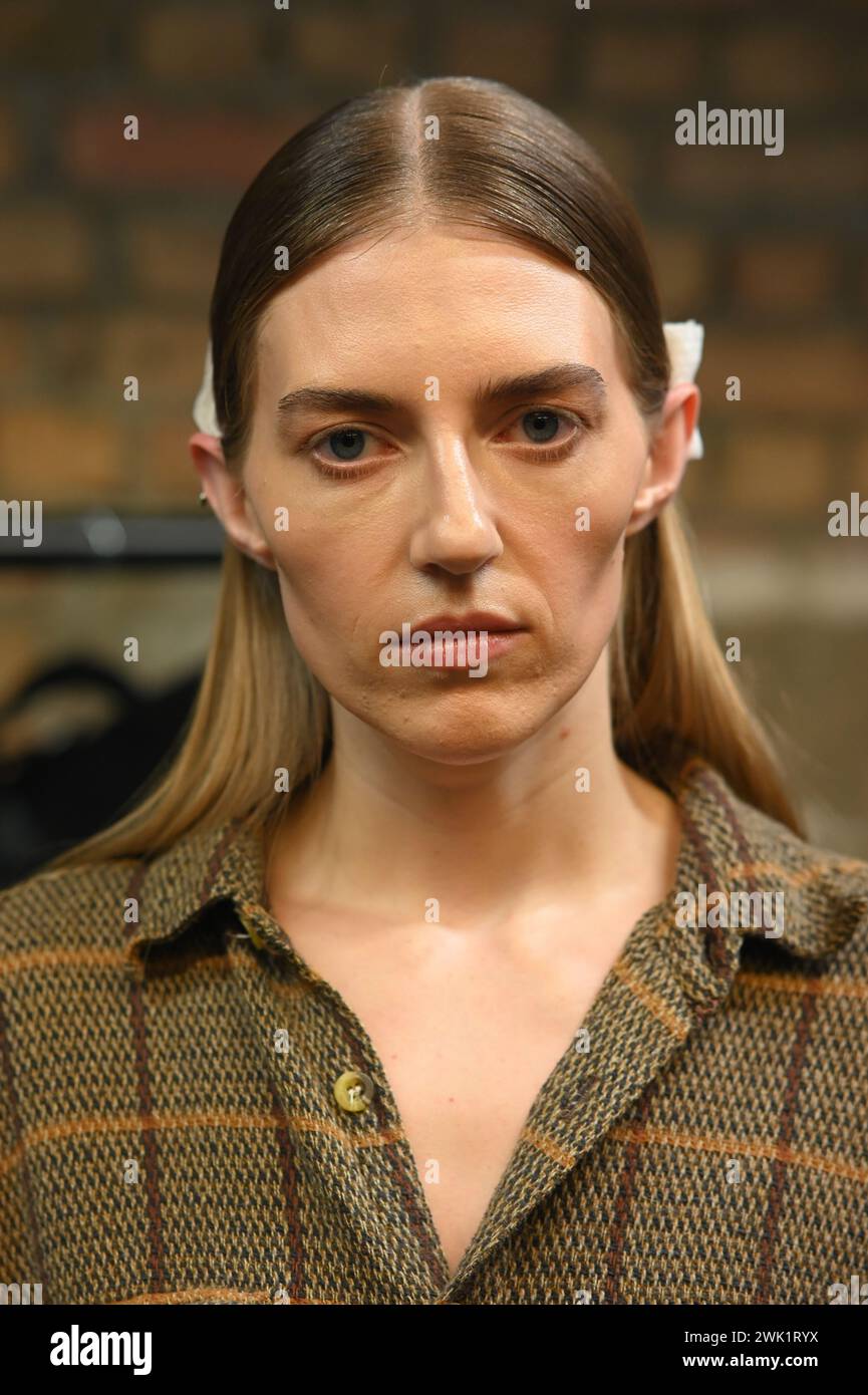 Londra, Regno Unito. 17 febbraio 2024. Backstage: La settimana della moda Ucraina presenta Tamar Keburia, J'amemme e Gasanova all'Old Selfridges Hotel, Londra, Regno Unito. Credito: Vedi li/Picture Capital/Alamy Live News Foto Stock