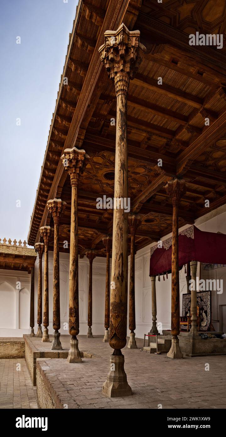 Vista della sala del trono nell'Arca, l'antico palazzo reale di Bukhara. Foto Stock