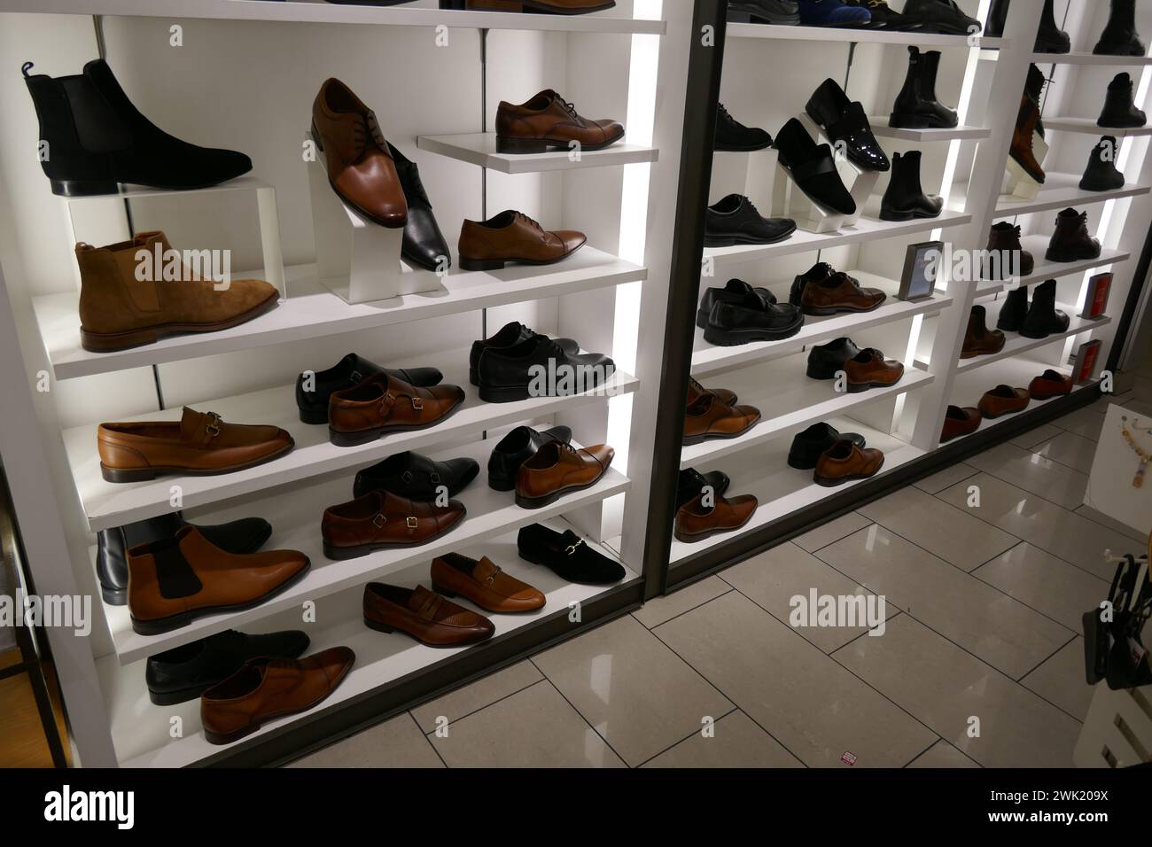 Scarpe aldo immagini e fotografie stock ad alta risoluzione Alamy