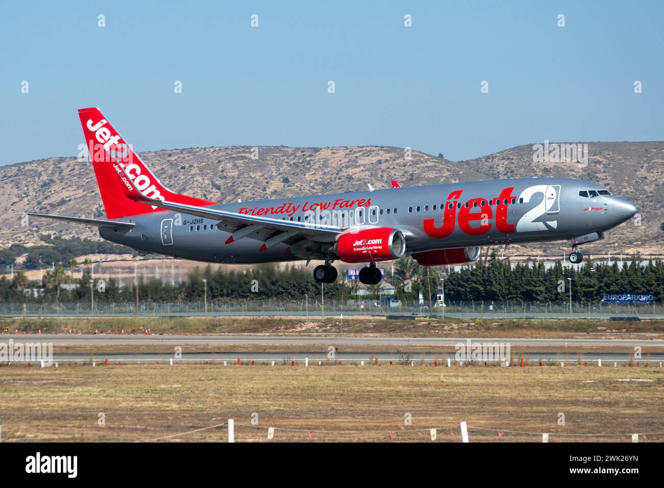 Aereo di linea Jet2 Boeing 737 atterra all'aeroporto di Alicante Foto Stock