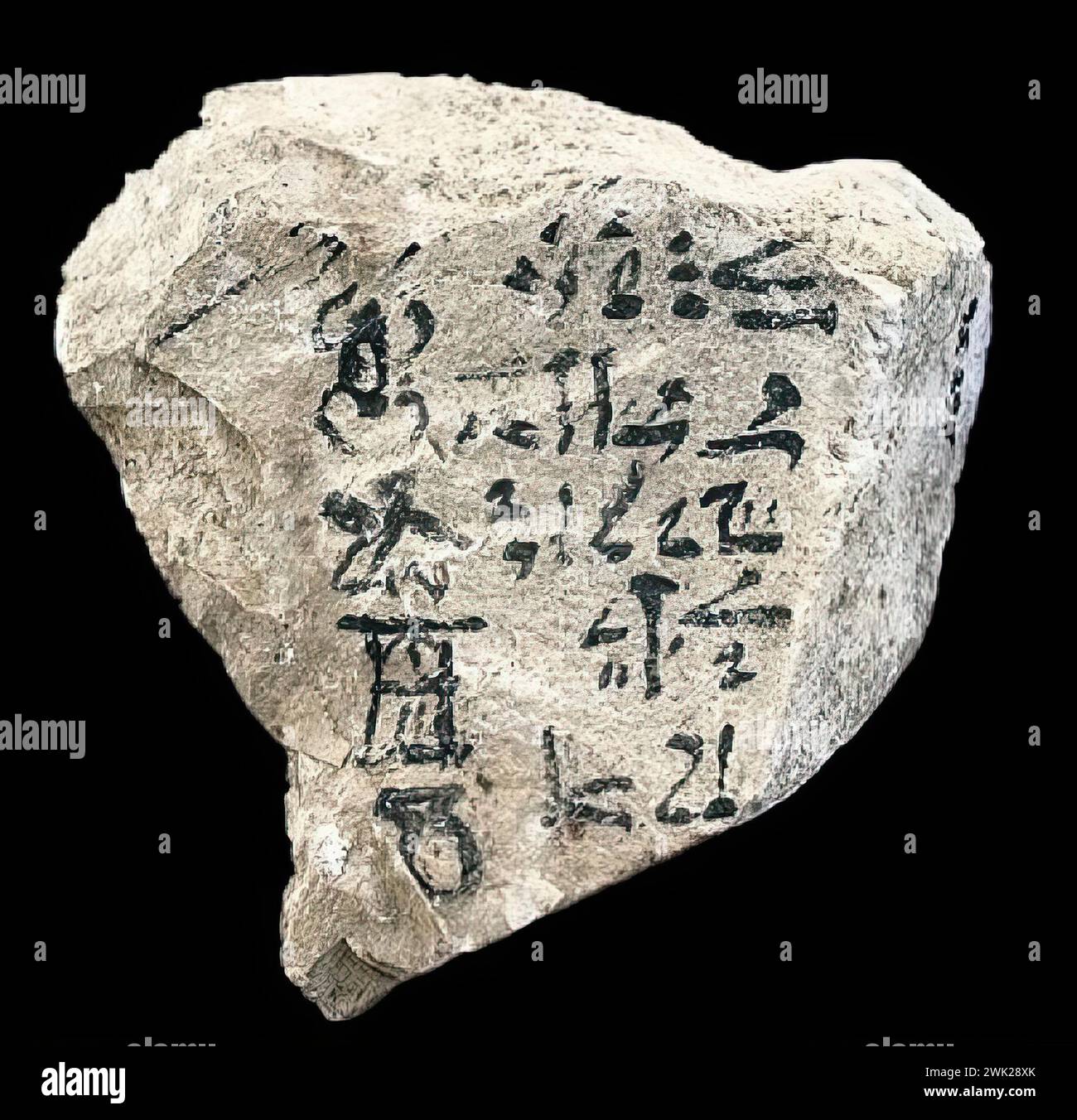 7135. L'iscrizione Halaham trovata in una tomba di Tebe (Egitto) risalente al 15° secolo. C. A.C. L'ostracon è inciso su entrambi i lati con ieratico e geroso Foto Stock