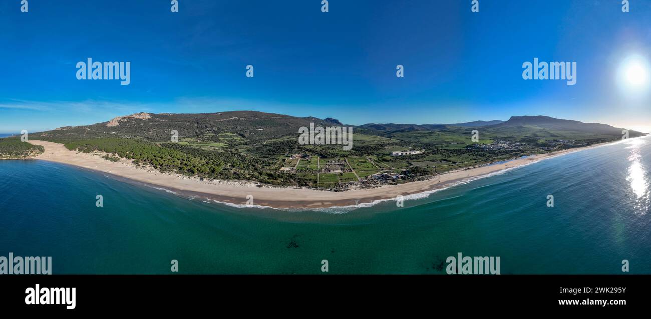 Vista panoramica della spiaggia di Bolonia nel comune di Tarifa, Andalusia Foto Stock
